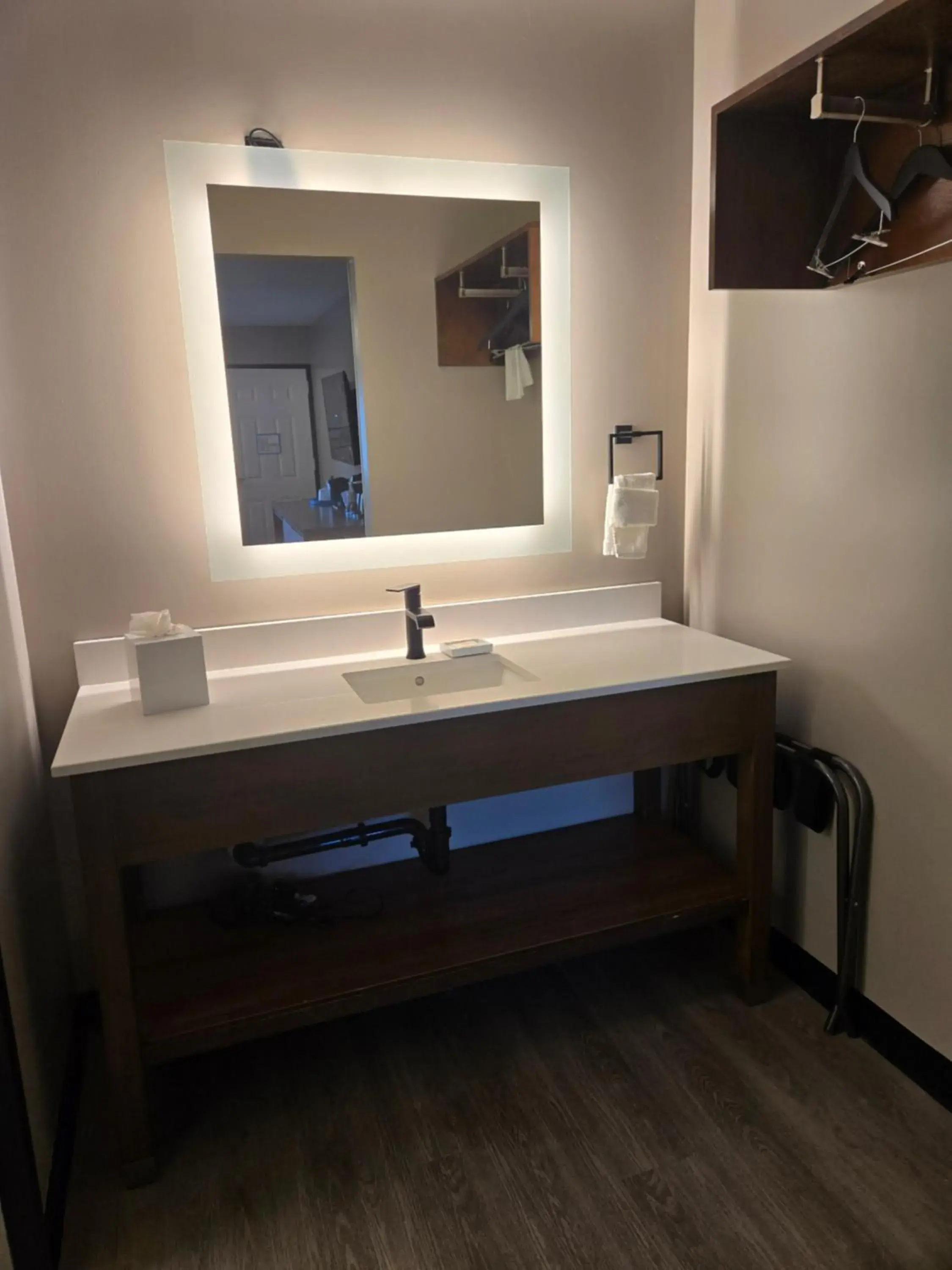 Bathroom in Dutch Wonderland Inn Bathroom in Dutch Wonderland Inn