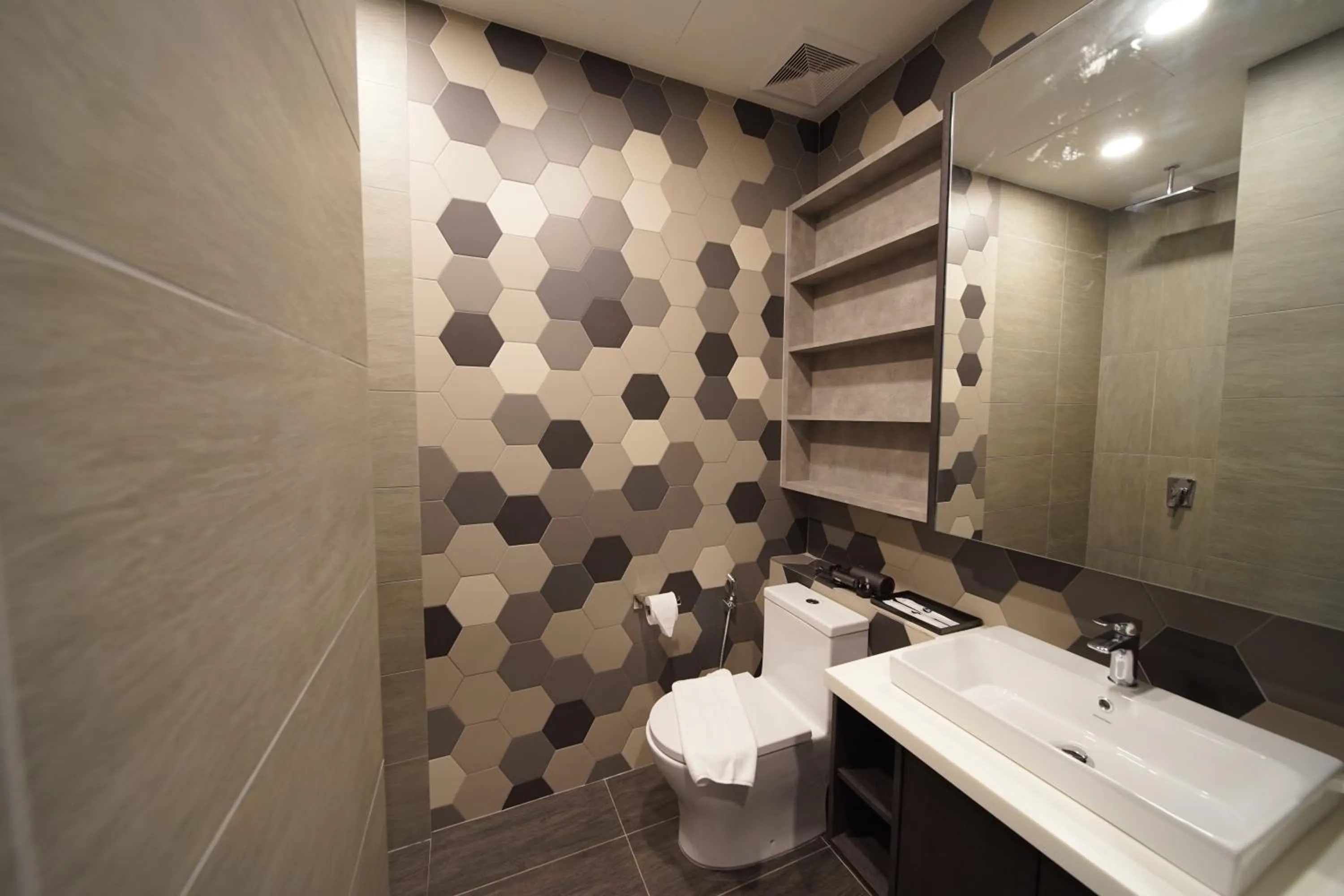 Ceylonz Seasonal Suites