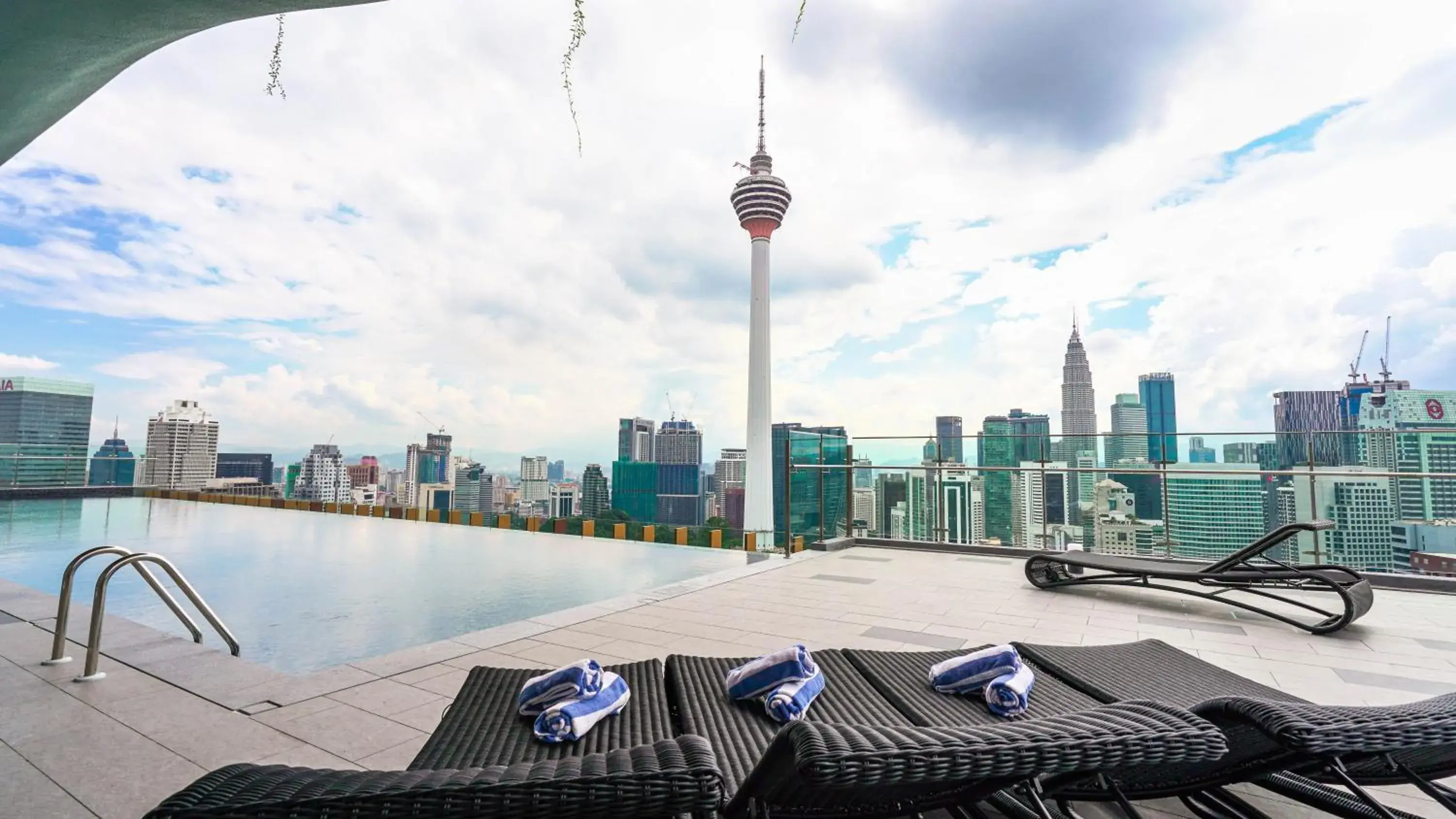 Swimming pool in Ceylonz Seasonal Suites Swimming pool in Ceylonz Seasonal Suites