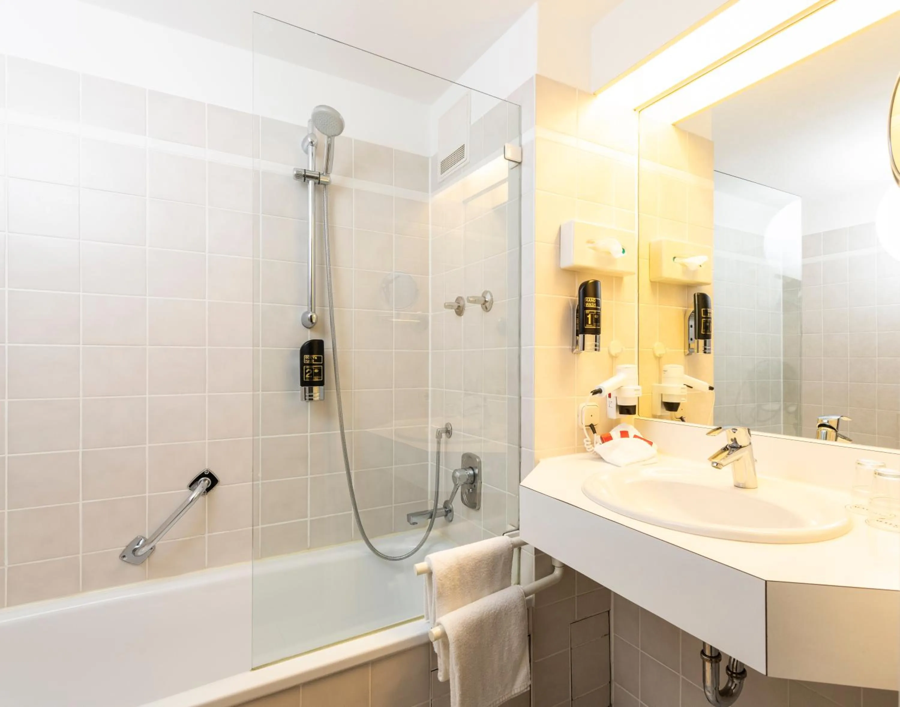 Bathroom in Arvena Reichsstadt Hotel