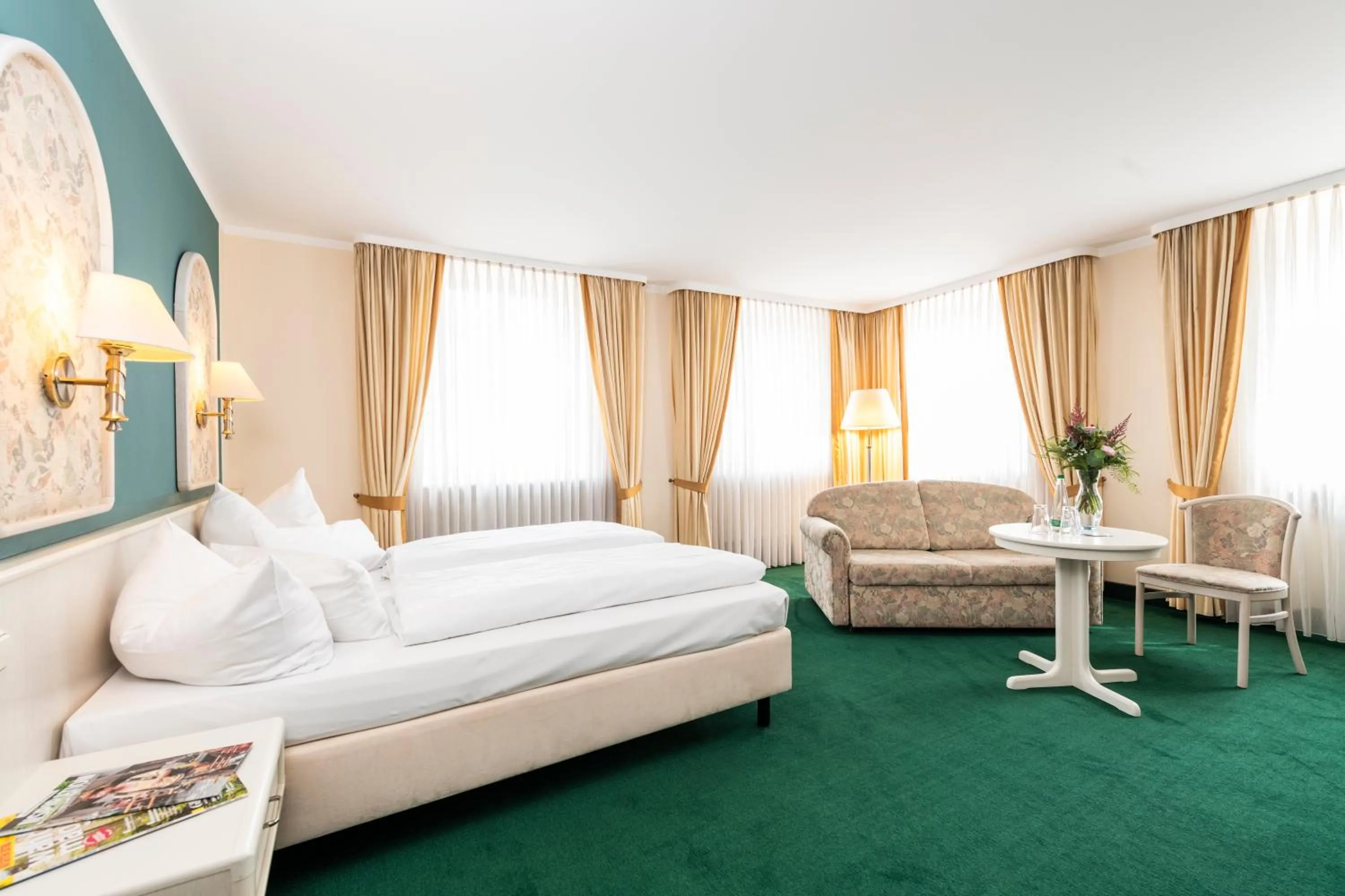 Photo of the whole room, Bed in Arvena Reichsstadt Hotel