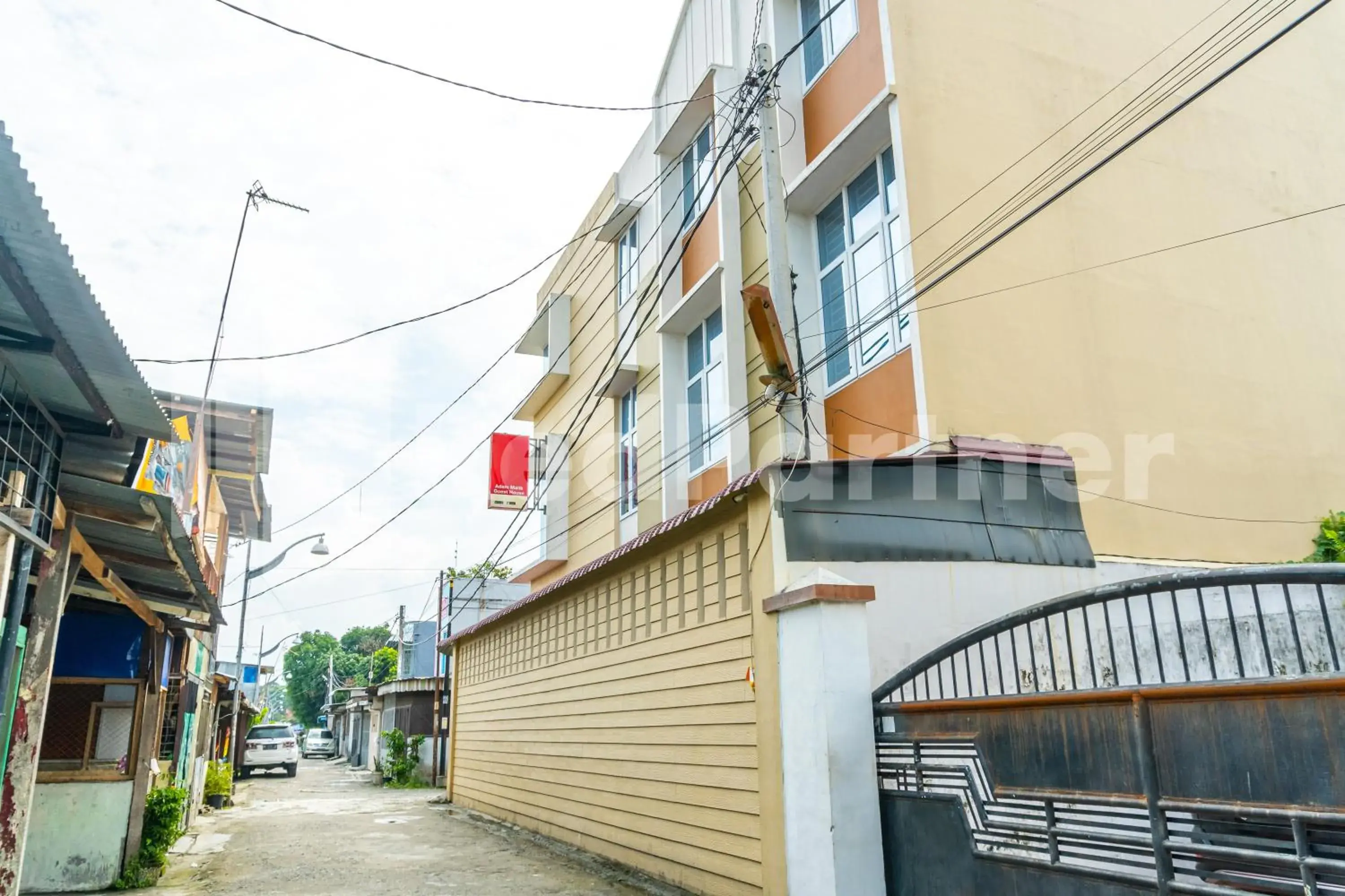 Property building in Adam Malik Guesthouse near Regale ICC Medan Mitra RedDoorz Property building in Adam Malik Guesthouse near Regale ICC Medan Mitra RedDoorz