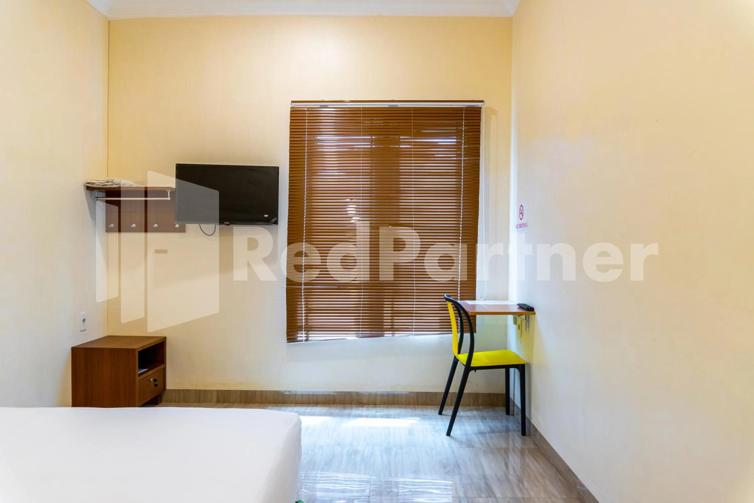 Bedroom, Bed in Adam Malik Guesthouse near Regale ICC Medan Mitra RedDoorz