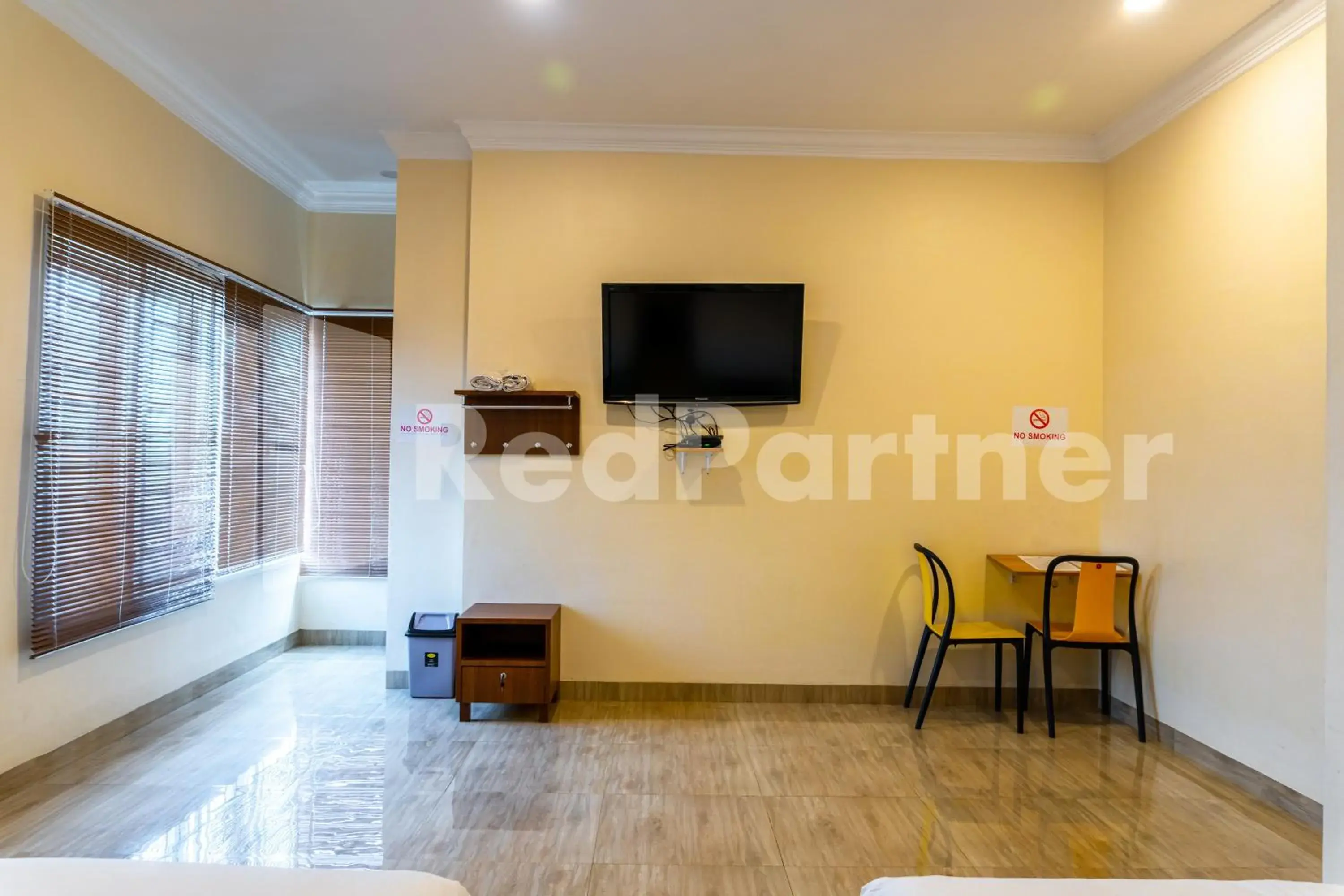 Bedroom in Adam Malik Guesthouse near Regale ICC Medan Mitra RedDoorz Bedroom in Adam Malik Guesthouse near Regale ICC Medan Mitra RedDoorz