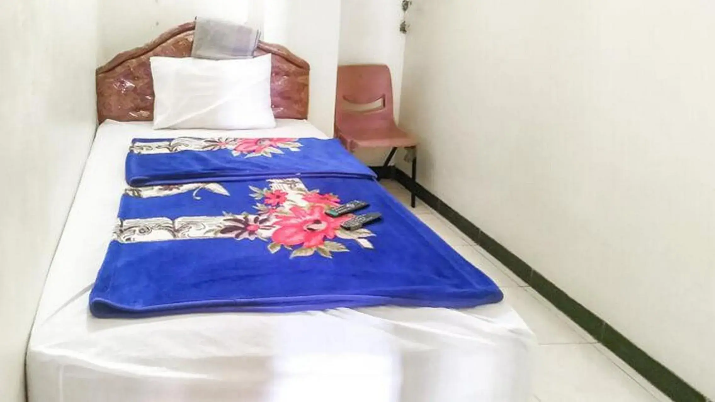 Bedroom, Bed in Villa Al Barokah Syariah Family Mitra RedDoorz near Sarangan Lake Bedroom, Bed in Villa Al Barokah Syariah Family Mitra RedDoorz near Sarangan Lake