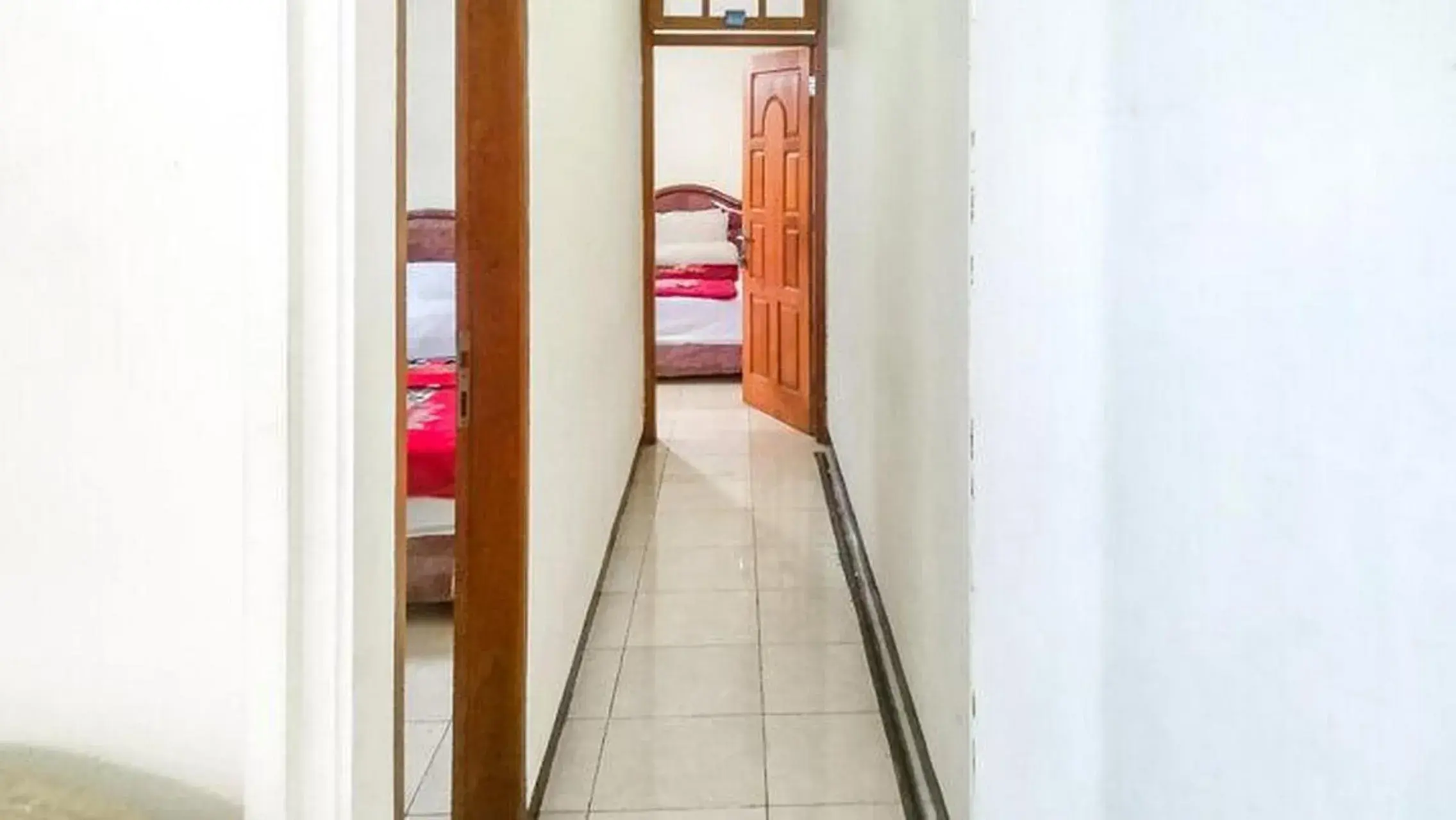 Property building, Bed in Villa Al Barokah Syariah Family Mitra RedDoorz near Sarangan Lake Property building, Bed in Villa Al Barokah Syariah Family Mitra RedDoorz near Sarangan Lake
