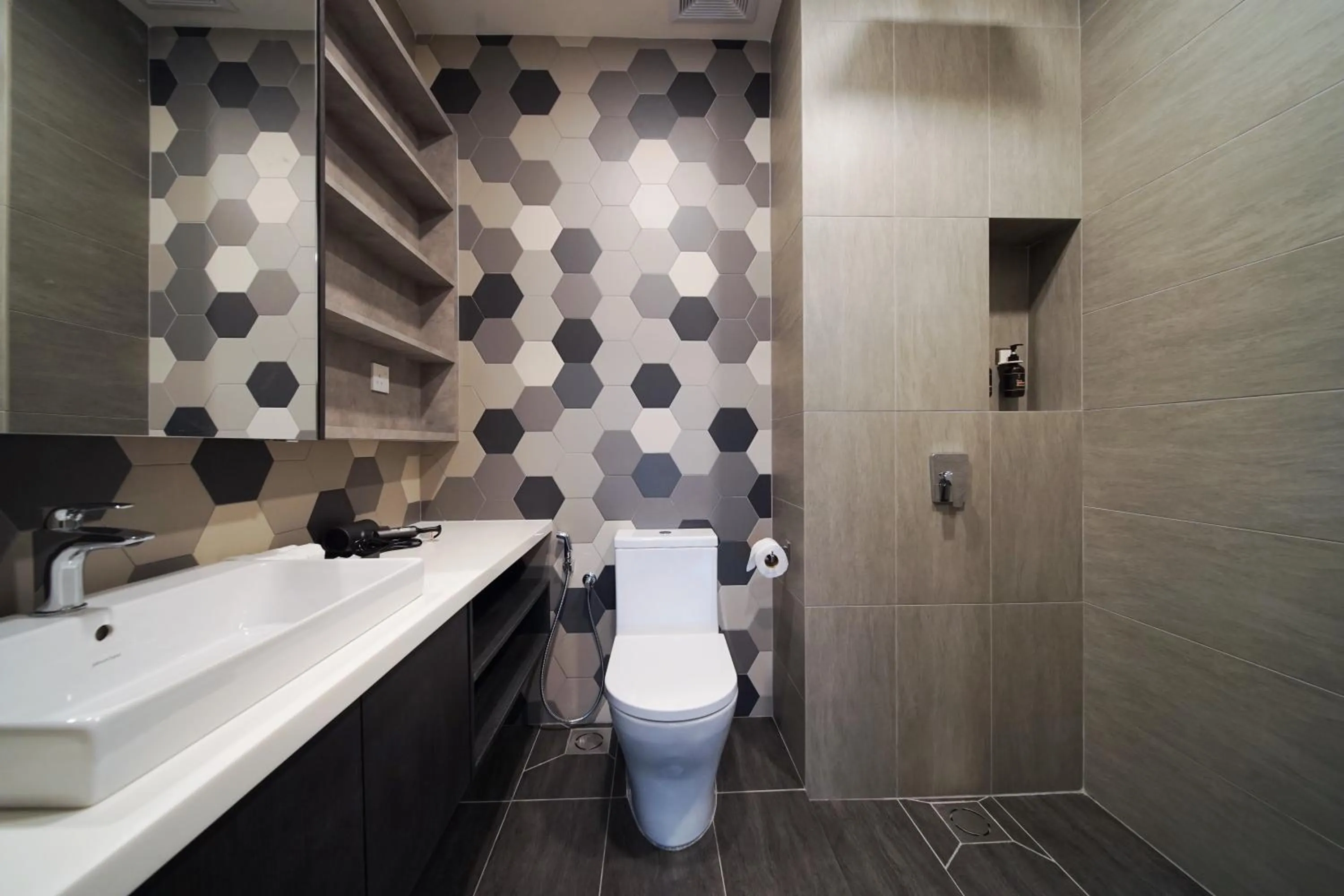 Bathroom in Ceylonz Starlight Suites Bukit Bintang