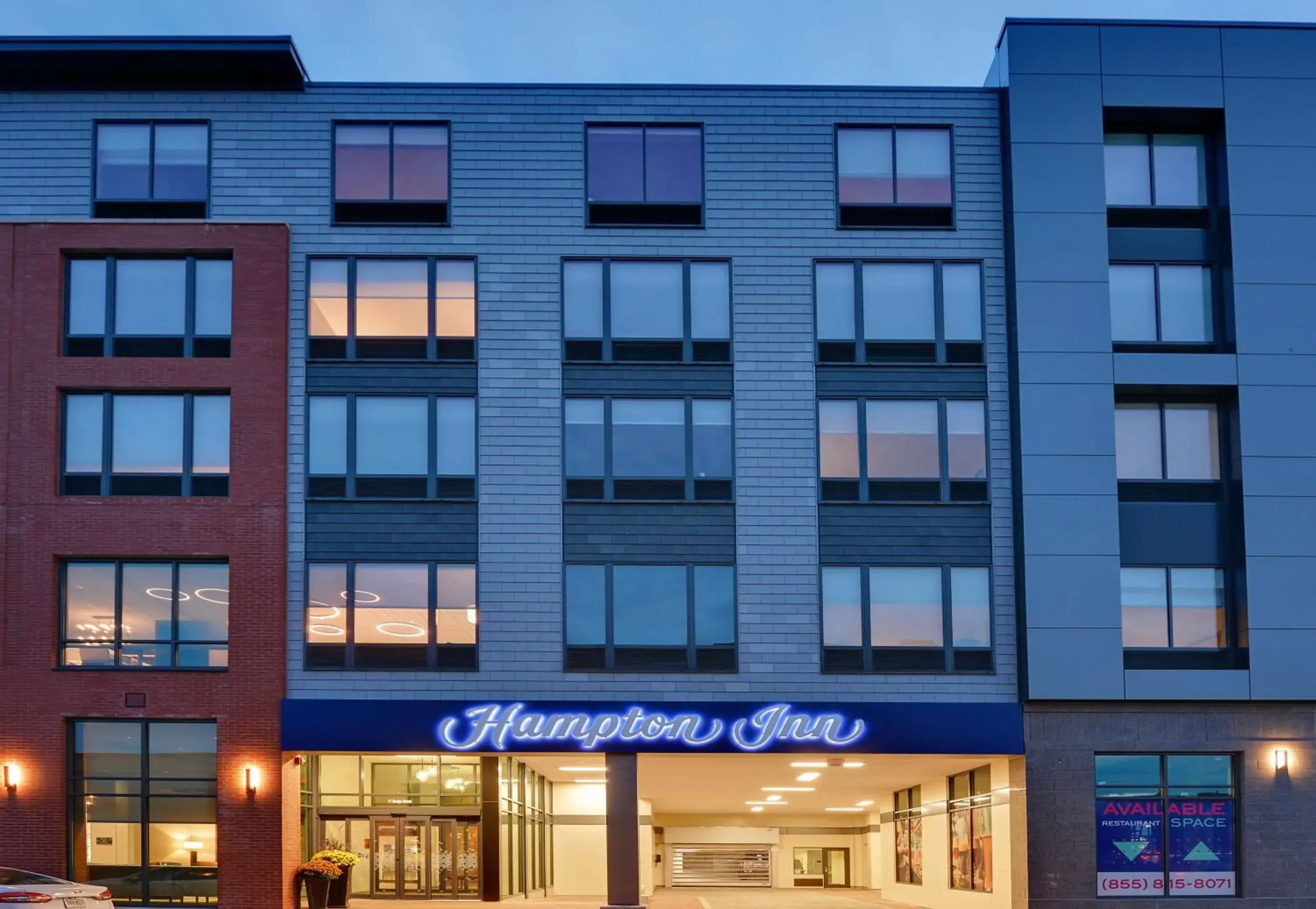 Property building in Hampton Inn Salem, Ma Property building in Hampton Inn Salem, Ma