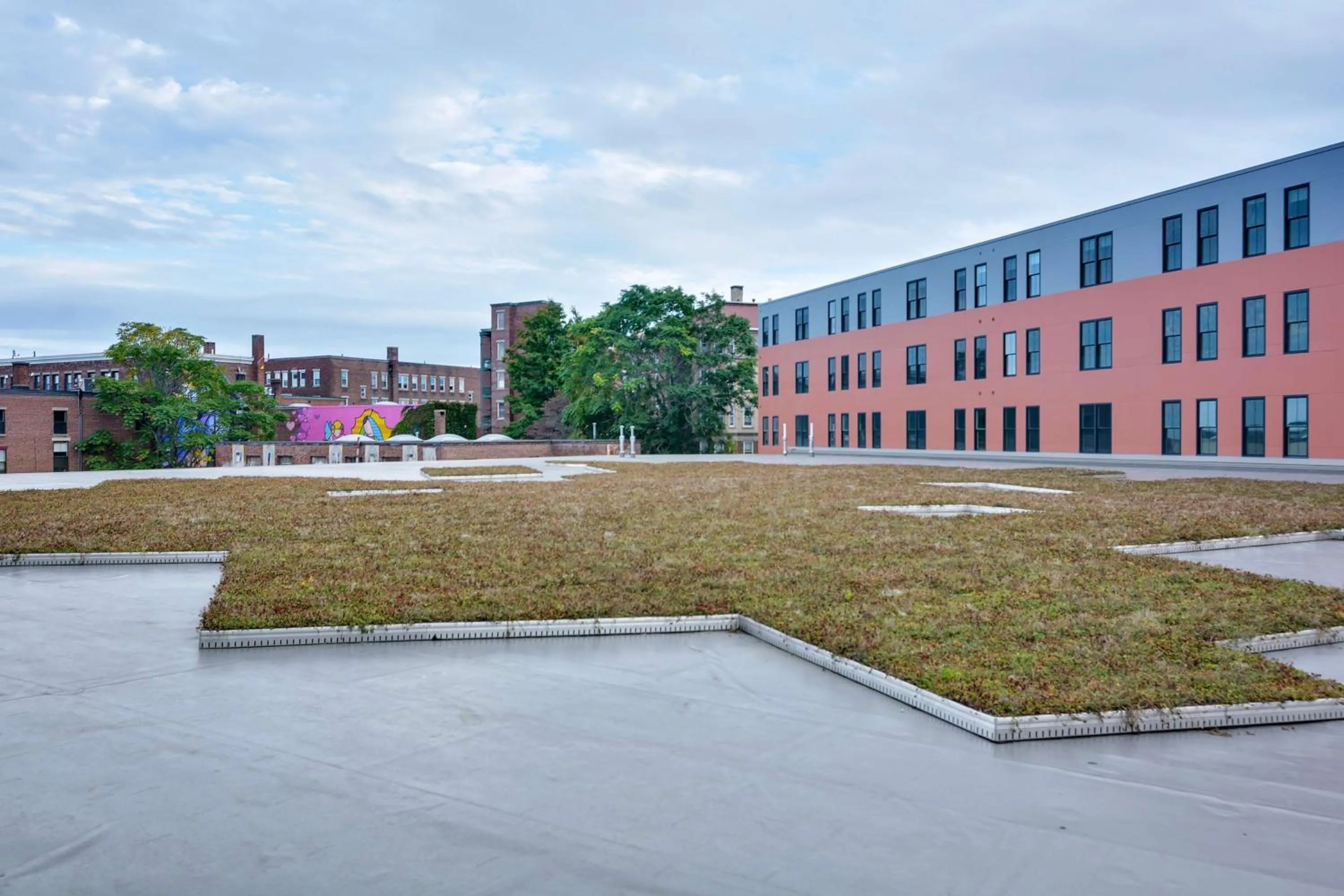 Property building in Hampton Inn Salem, Ma