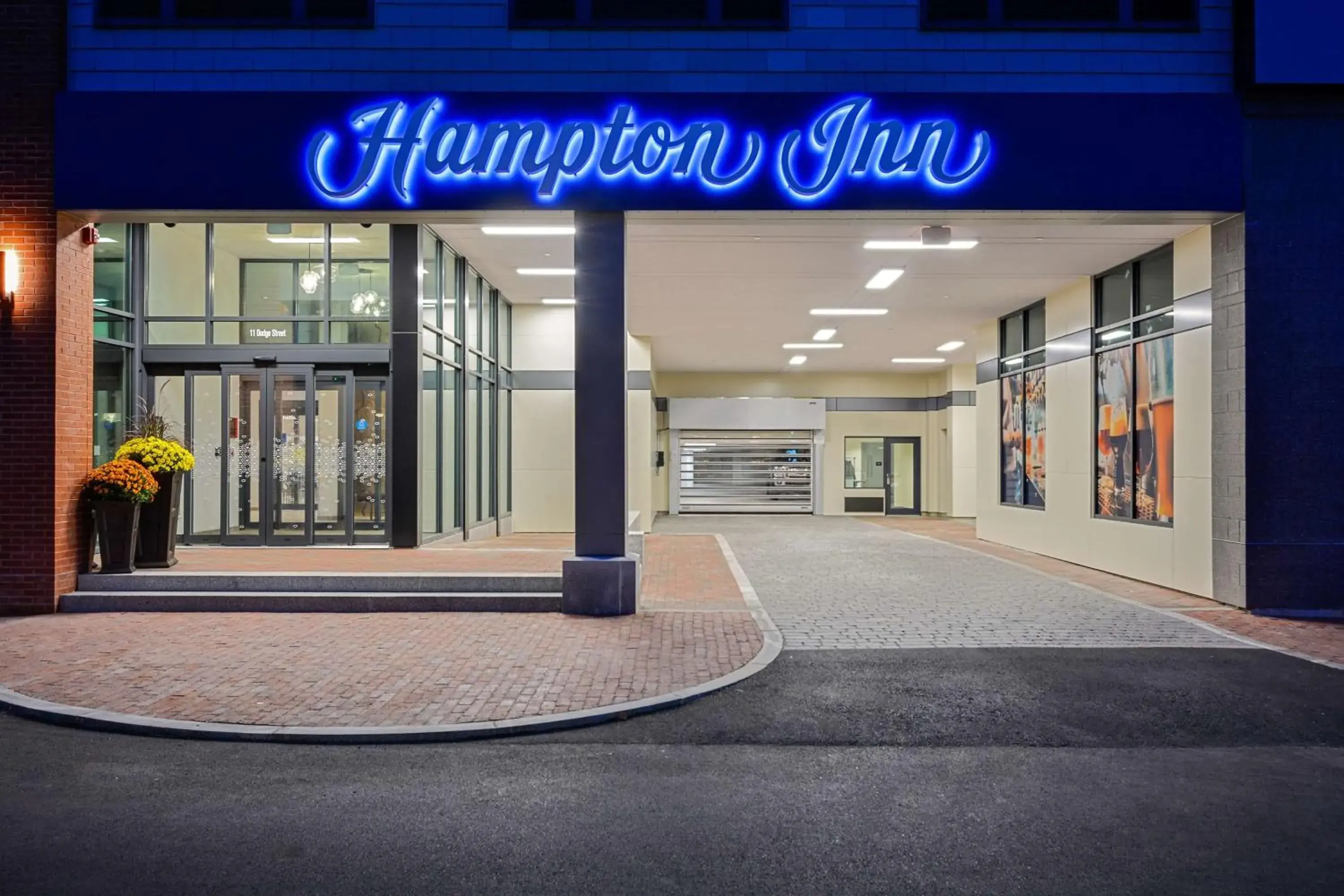 Property building in Hampton Inn Salem, Ma Property building in Hampton Inn Salem, Ma