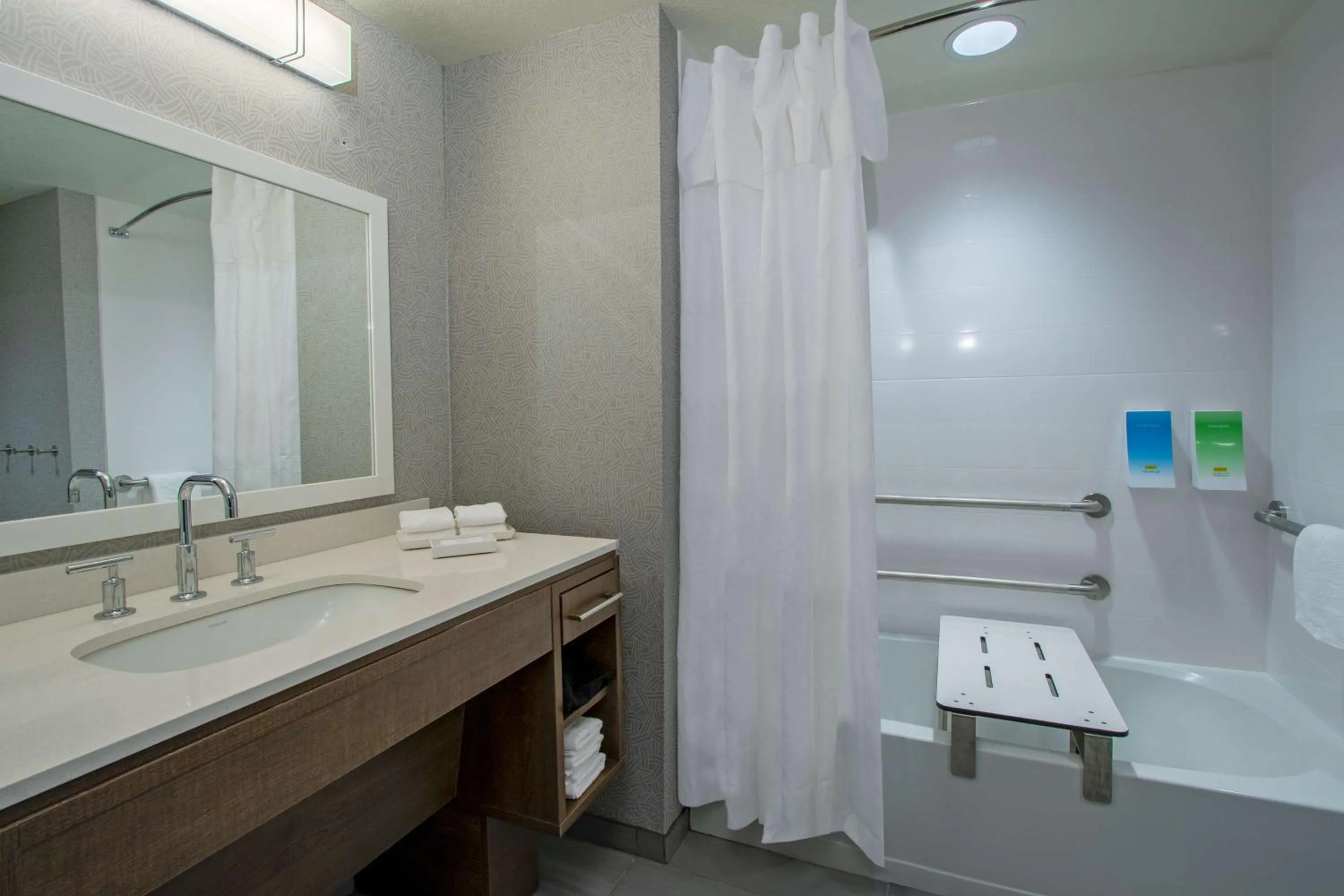 Bathroom in Home2 Suites By Hilton Grove City Columbus