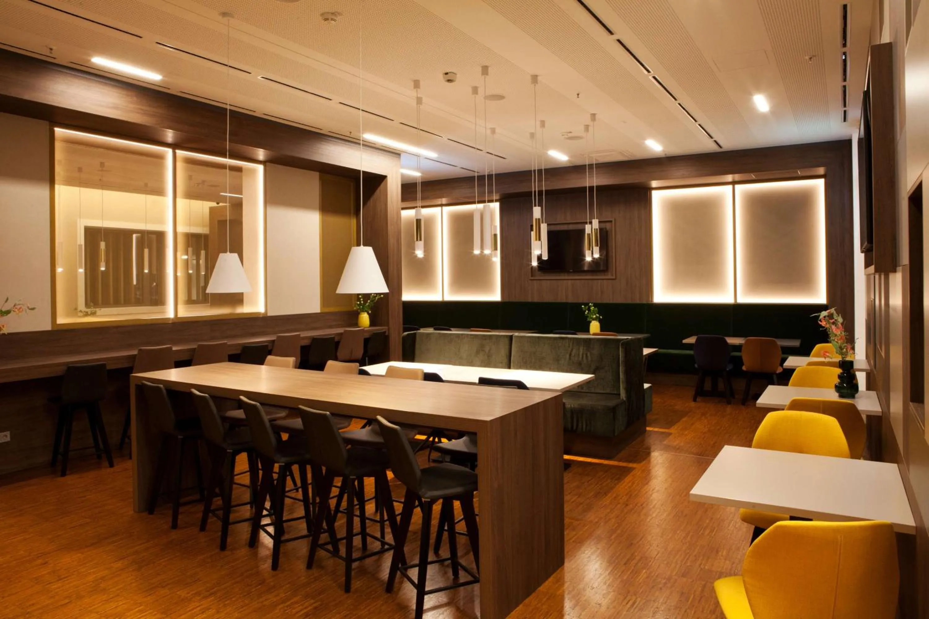 Restaurant/places to eat in Hampton By Hilton Munich City Center East