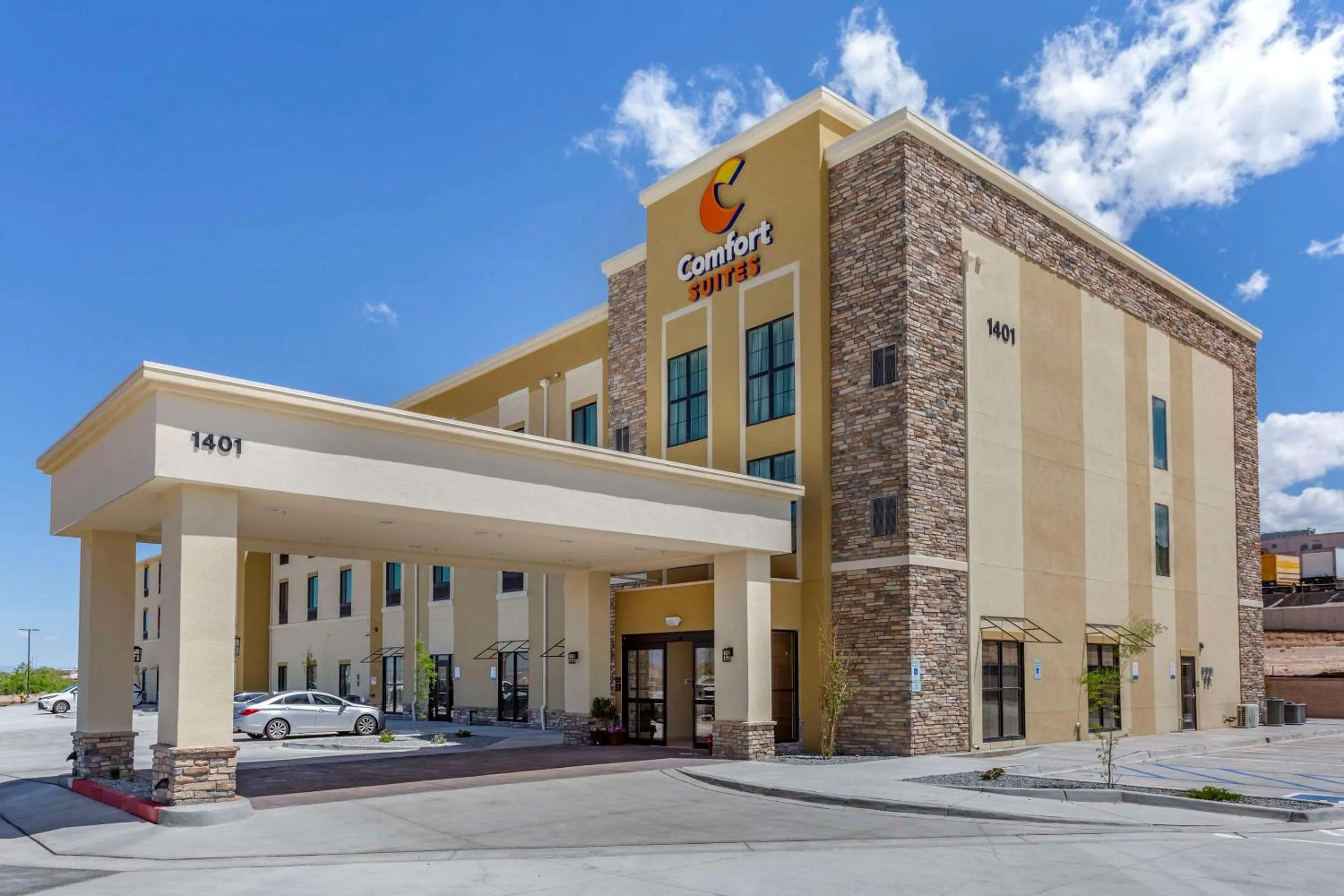 Property building in Comfort Suites Albuquerque Airport