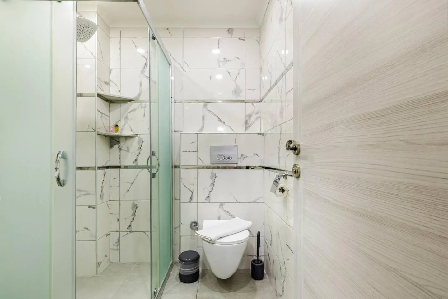 Shower in Nehir Apart Hotel