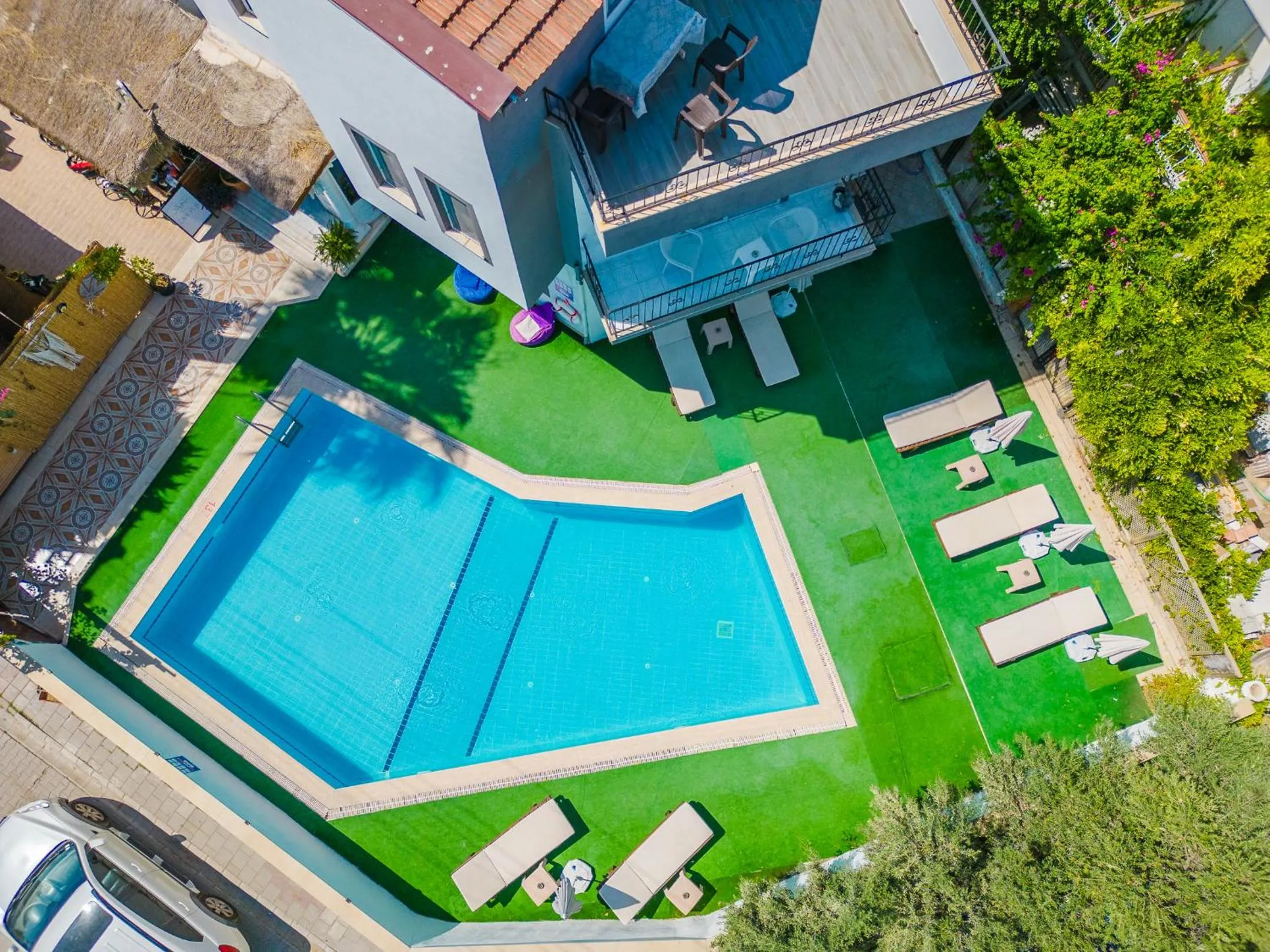 Swimming pool in Nehir Apart Hotel