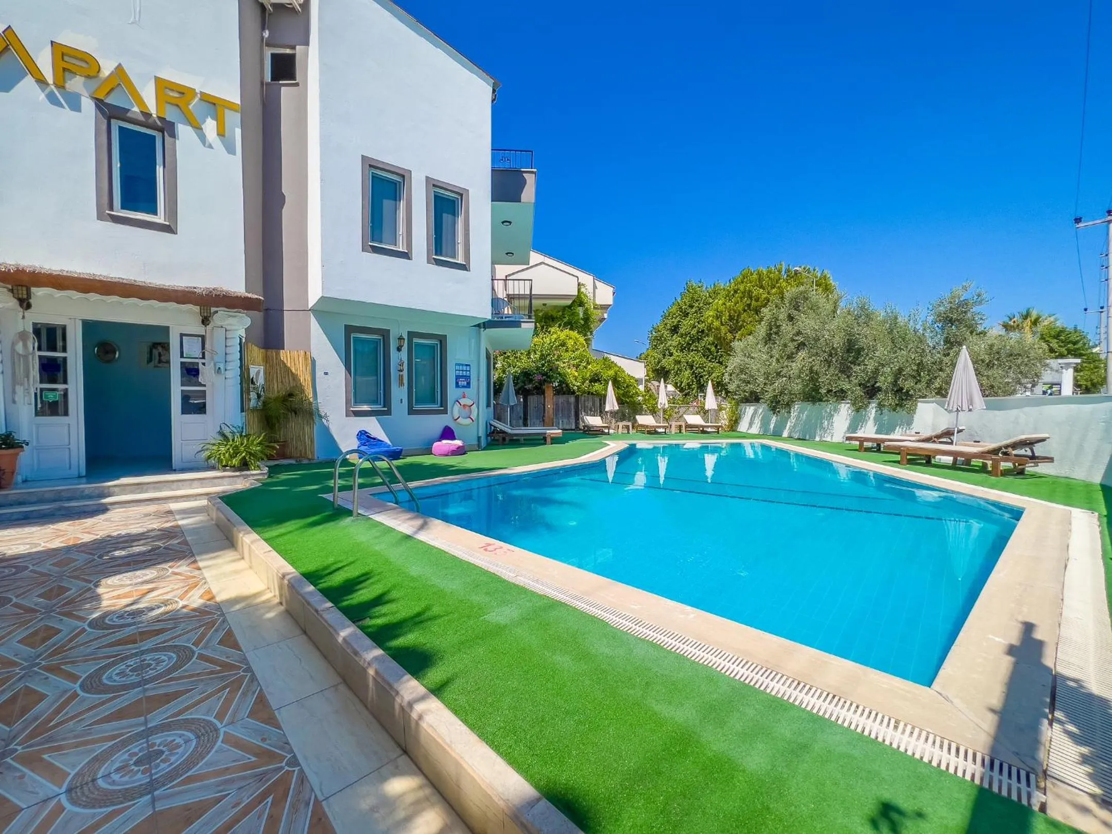 Swimming pool in Nehir Apart Hotel