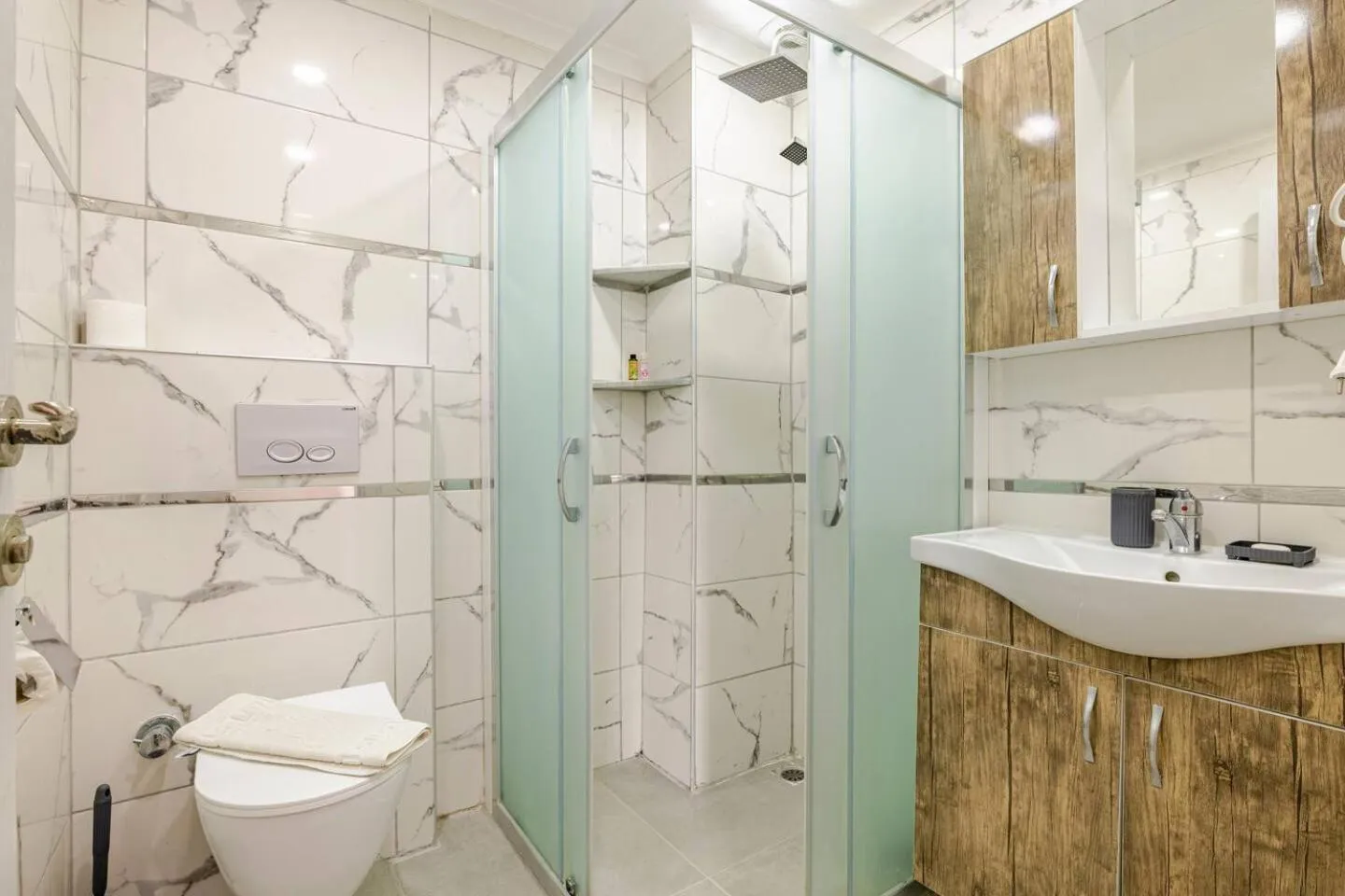 Shower in Nehir Apart Hotel