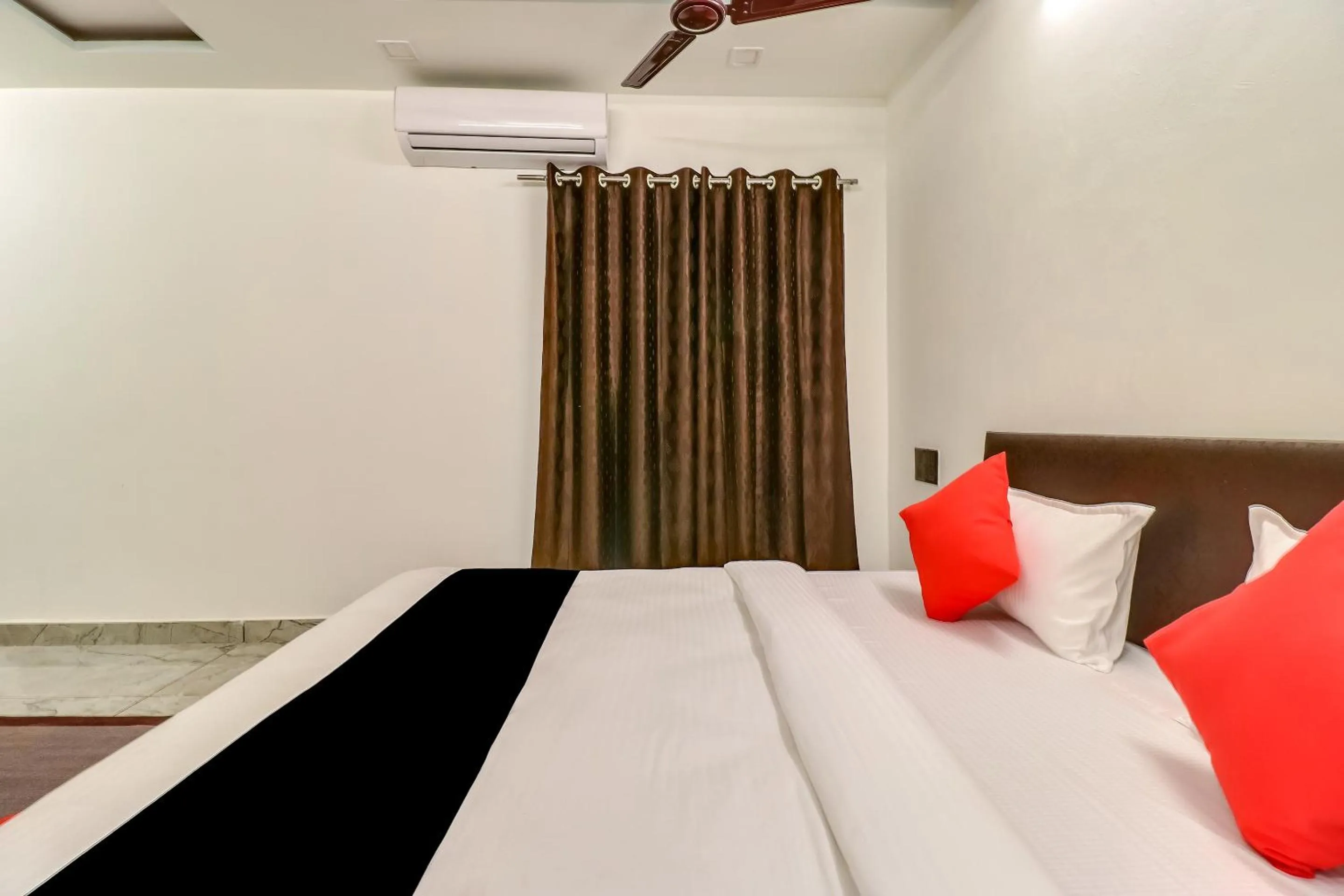 Bedroom, Bed in Hotel O CROWN PACIFIC