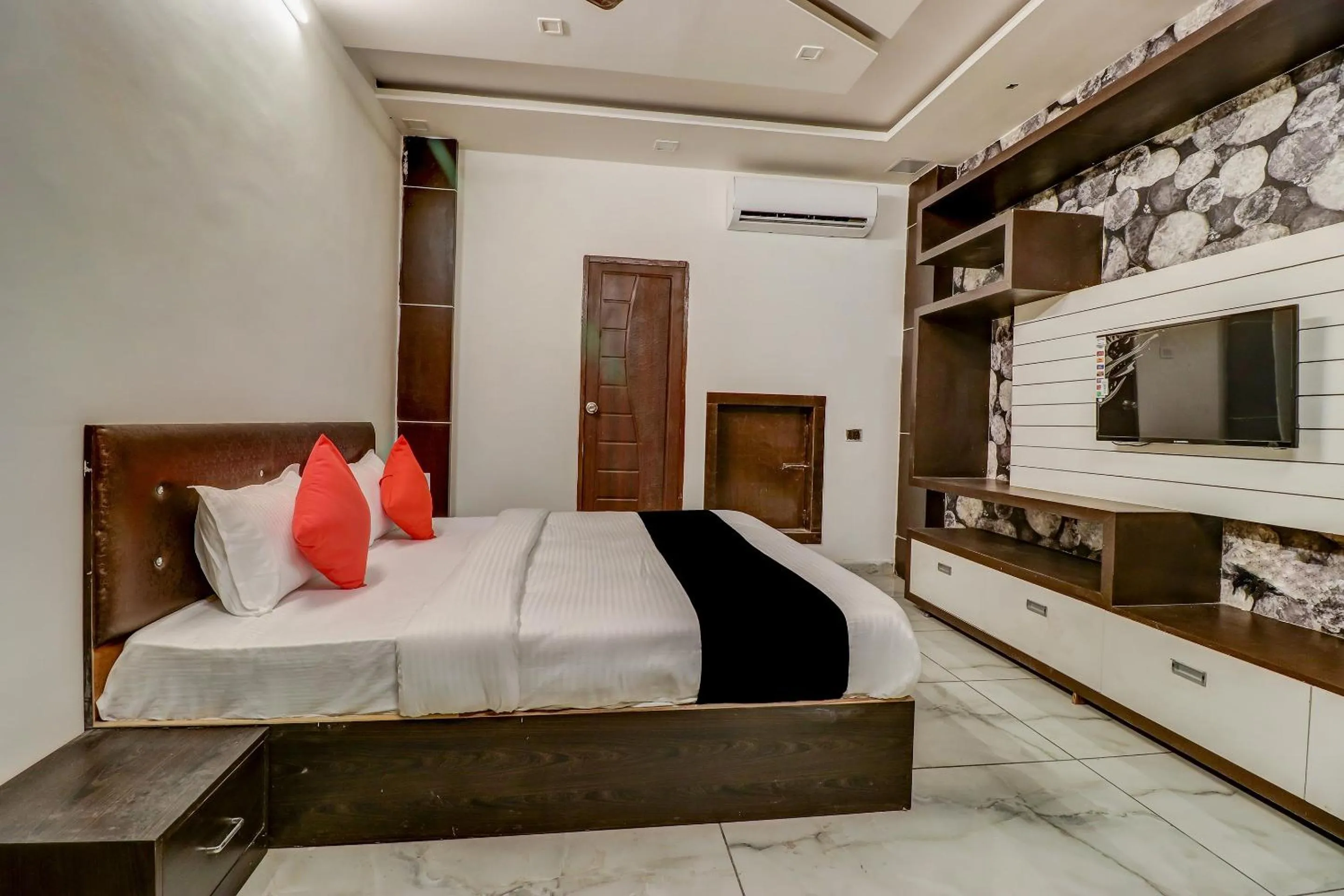 Bedroom, Bed in Hotel O CROWN PACIFIC