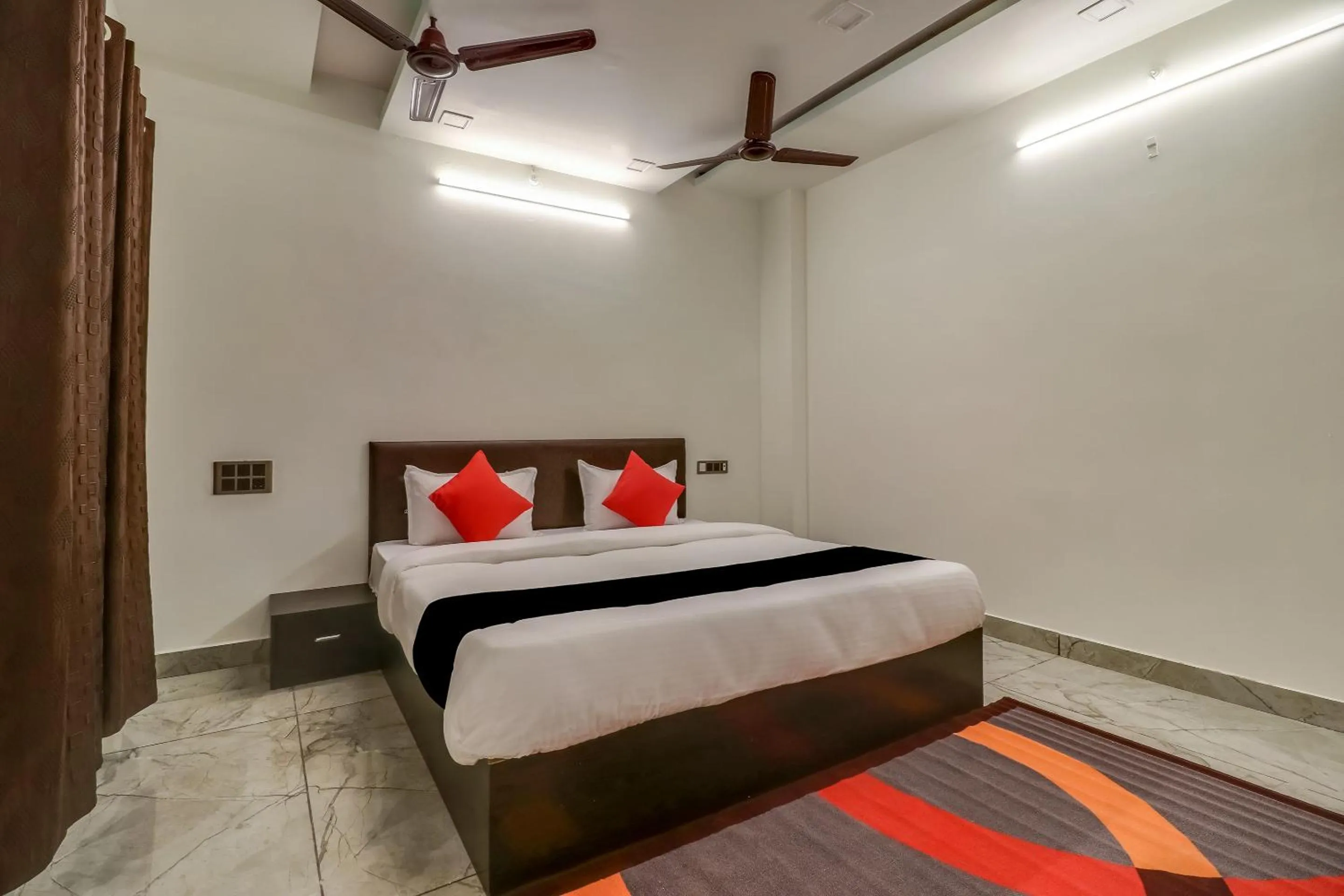 Lobby or reception, Bed in Hotel O CROWN PACIFIC