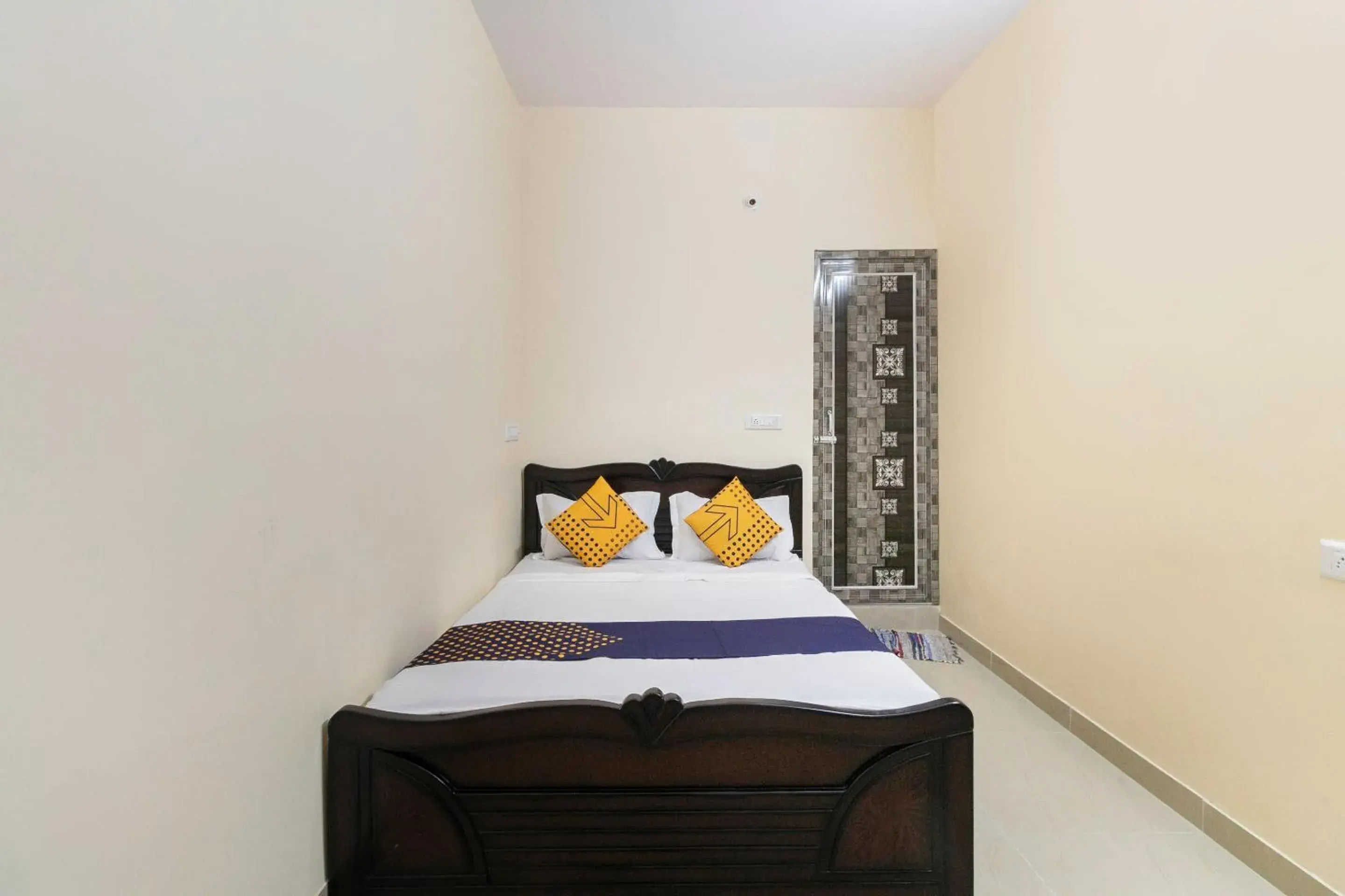 Standard Double Room - single occupancy in Hotel O SSR Lodging And Boarding Standard Double Room - single occupancy in Hotel O SSR Lodging And Boarding