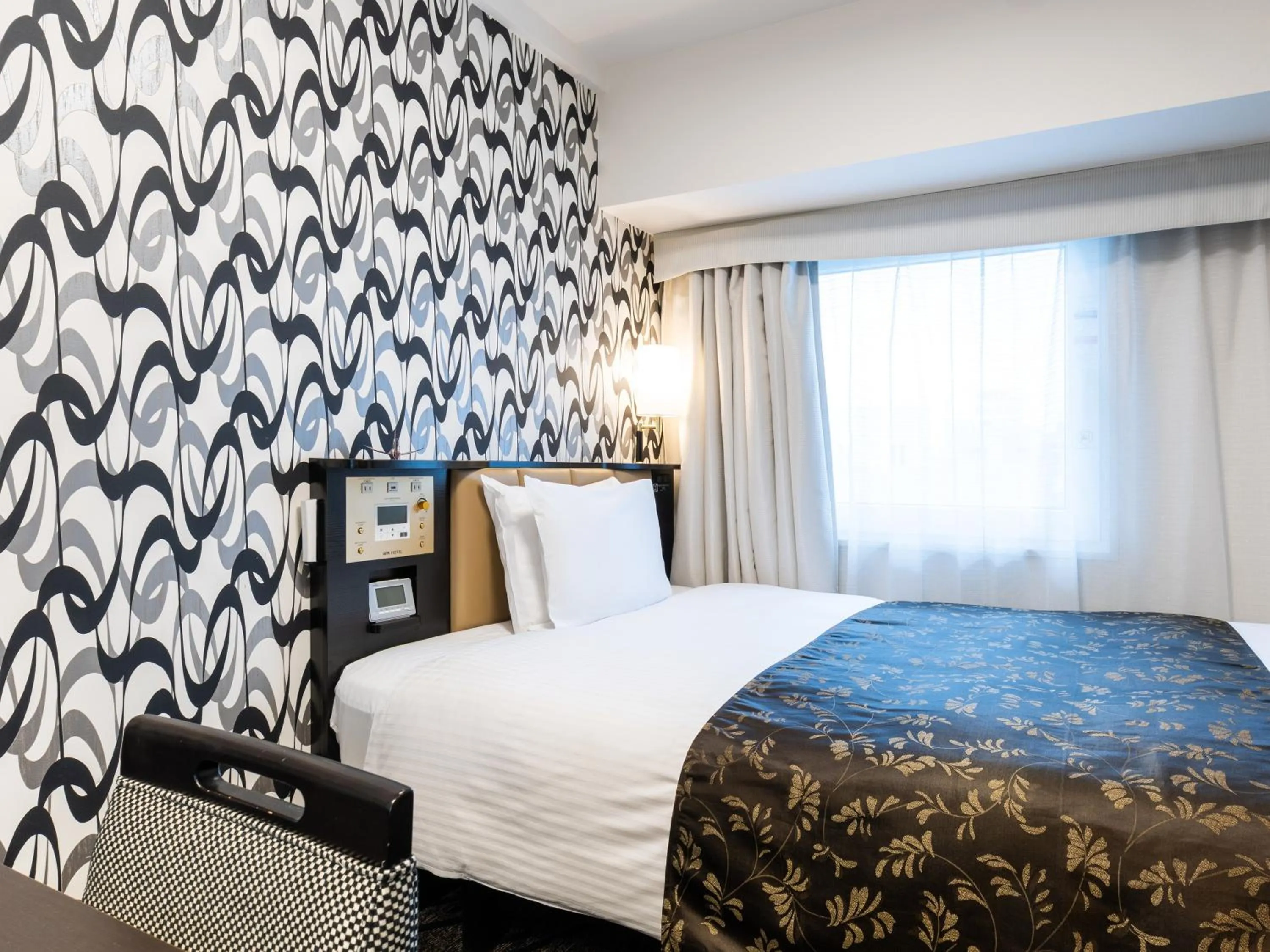 Photo of the whole room, Bed in APA Hotel Shin Osaka Esaka Ekimae