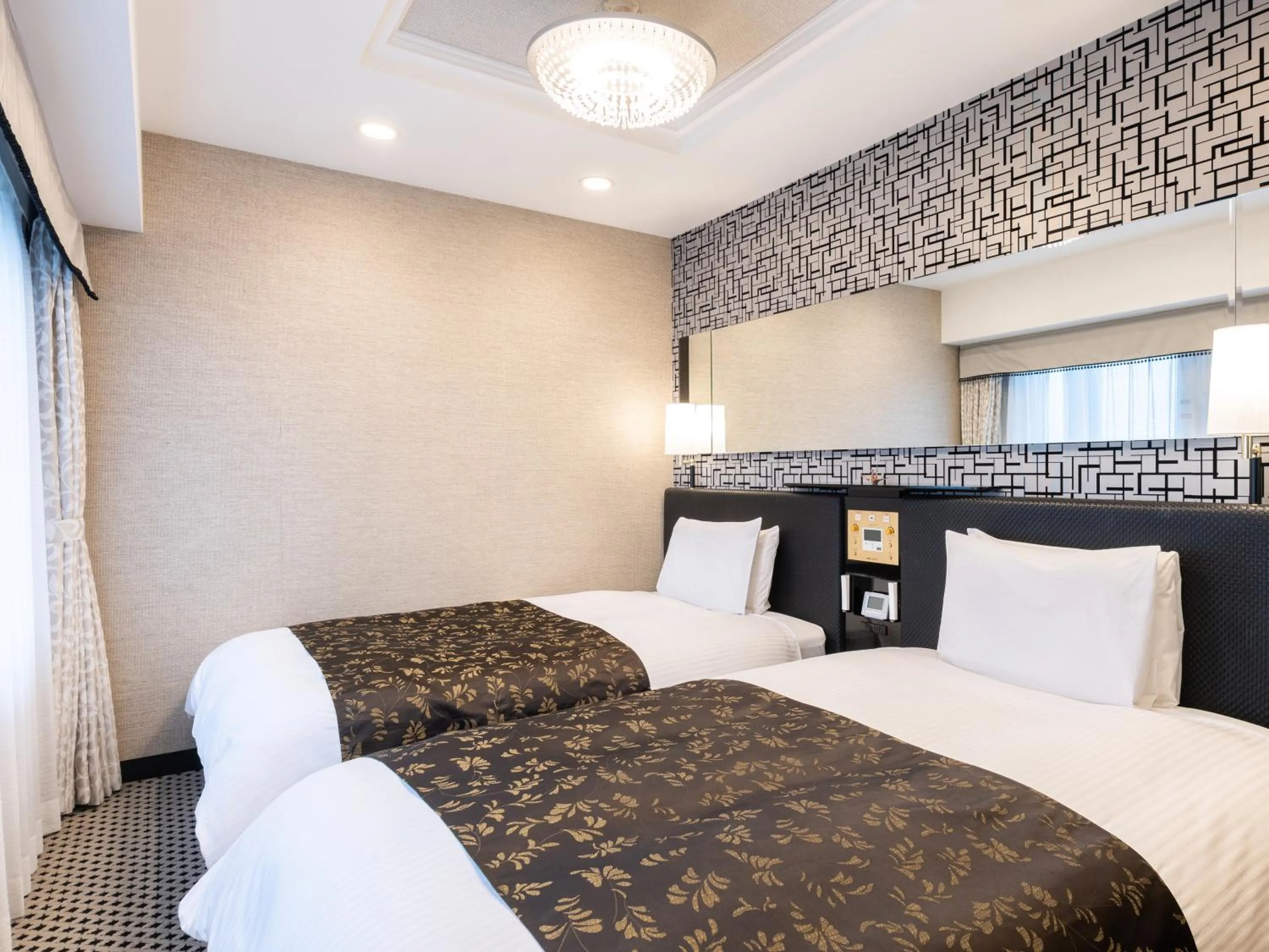 Photo of the whole room, Bed in APA Hotel Shin Osaka Esaka Ekimae