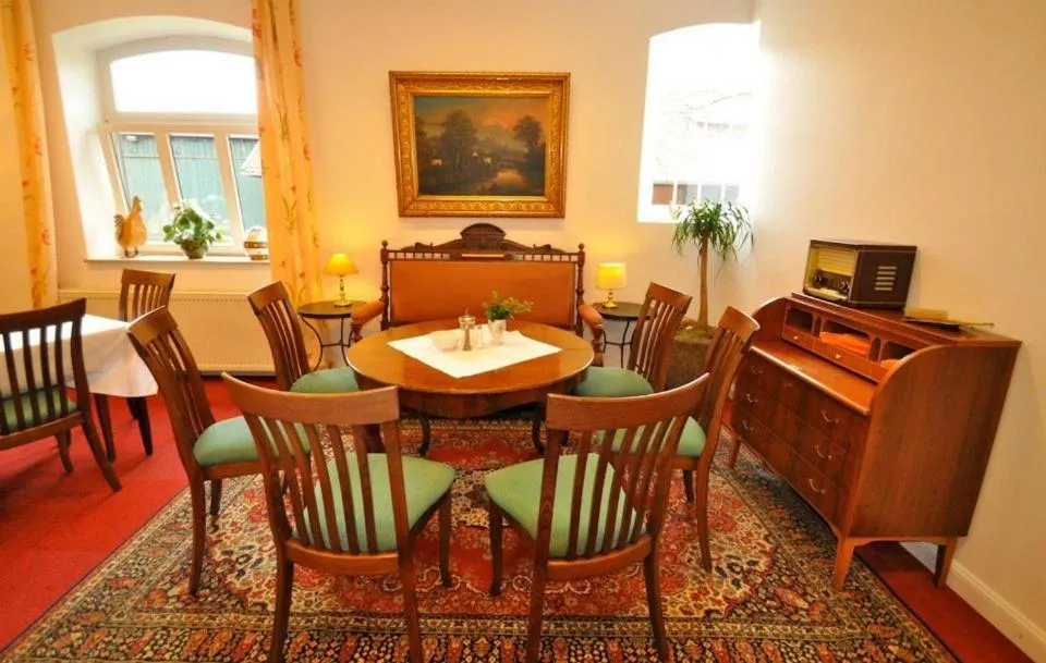 Restaurant/places to eat in Gästehaus Schlossgarten