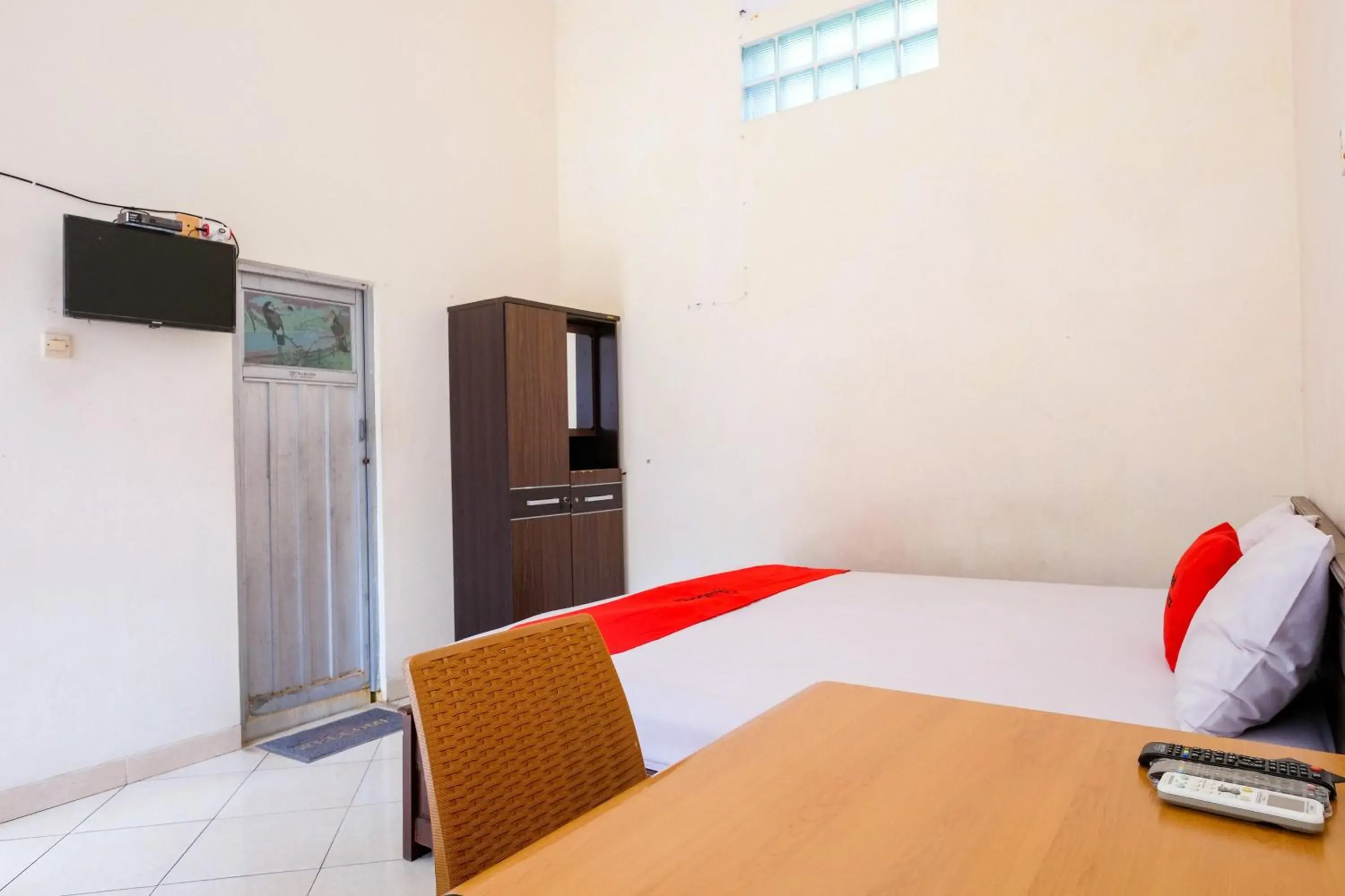 Bedroom, Bed in RedDoorz Syariah near Alun Alun Kebumen Bedroom, Bed in RedDoorz Syariah near Alun Alun Kebumen