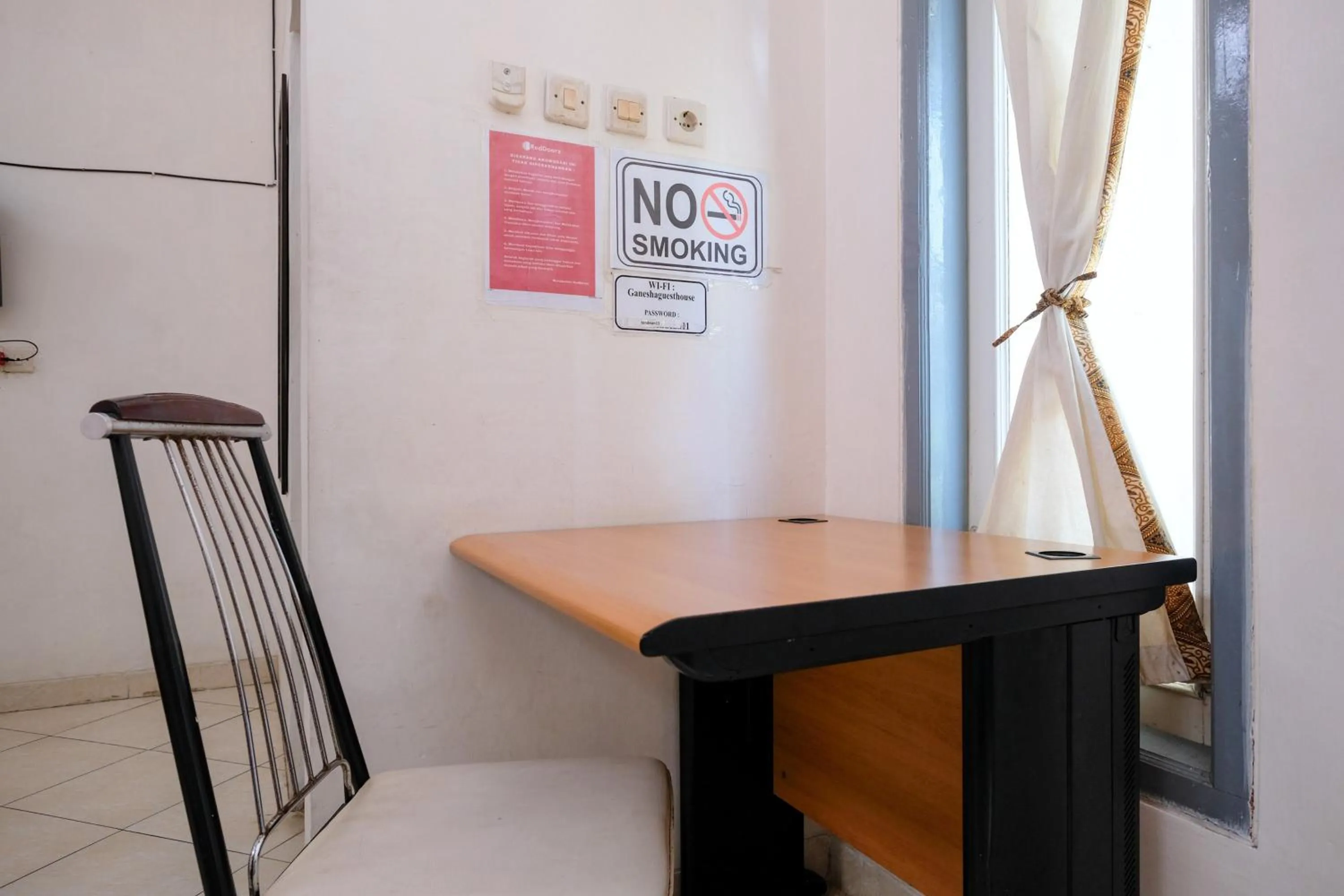 Seating area in RedDoorz Syariah near Alun Alun Kebumen