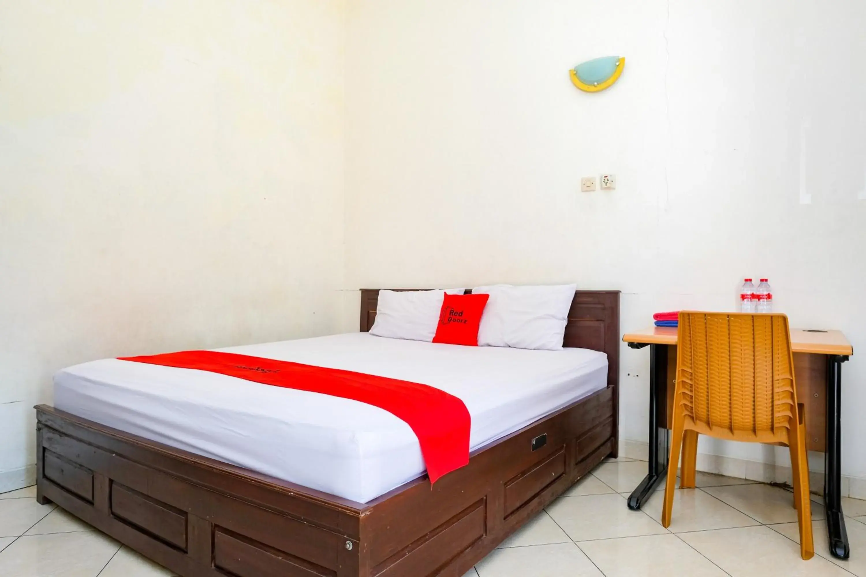 Bedroom, Bed in RedDoorz Syariah near Alun Alun Kebumen Bedroom, Bed in RedDoorz Syariah near Alun Alun Kebumen