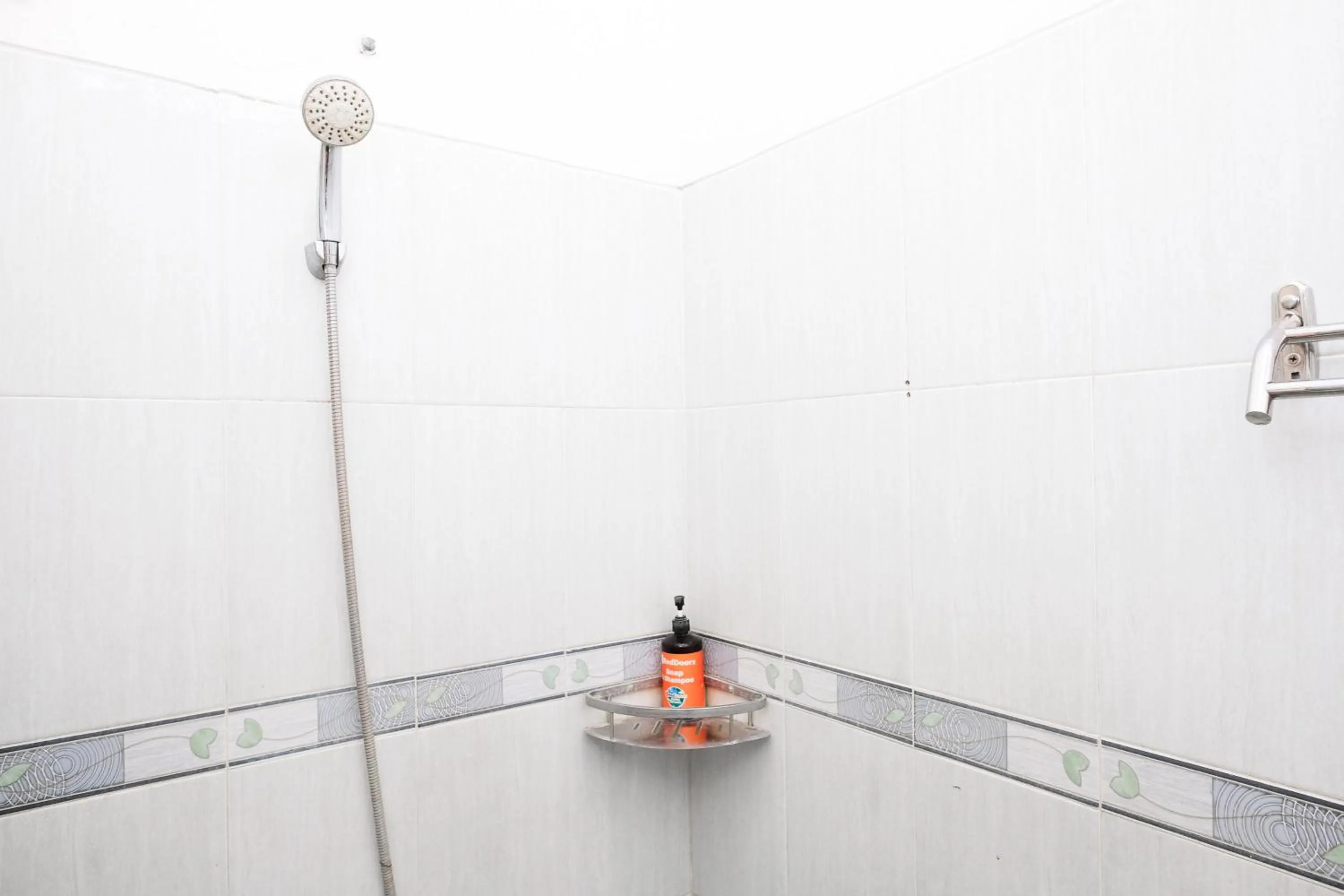 Bathroom in RedDoorz Syariah near Alun Alun Kebumen