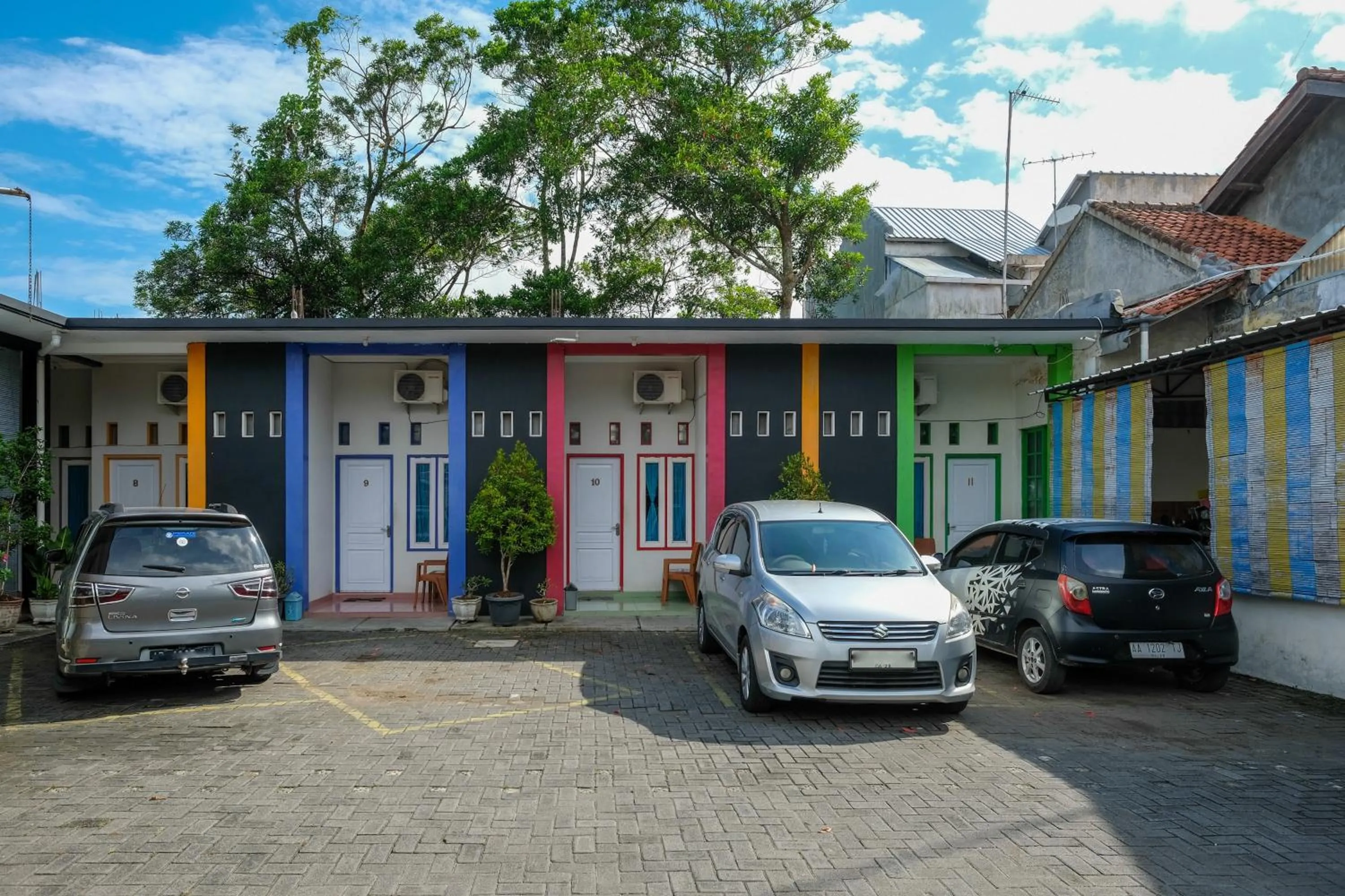 Parking in RedDoorz Syariah near Alun Alun Kebumen