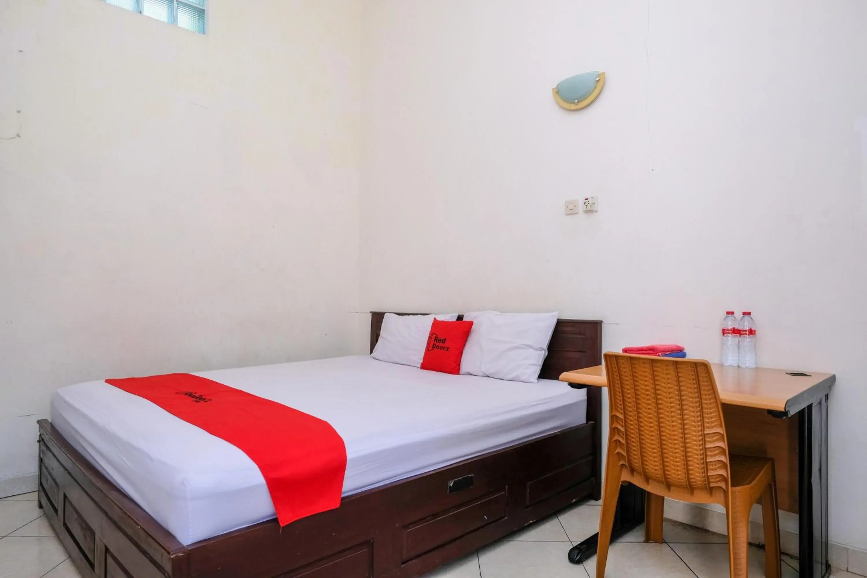 Bedroom, Bed in RedDoorz Syariah near Alun Alun Kebumen Bedroom, Bed in RedDoorz Syariah near Alun Alun Kebumen