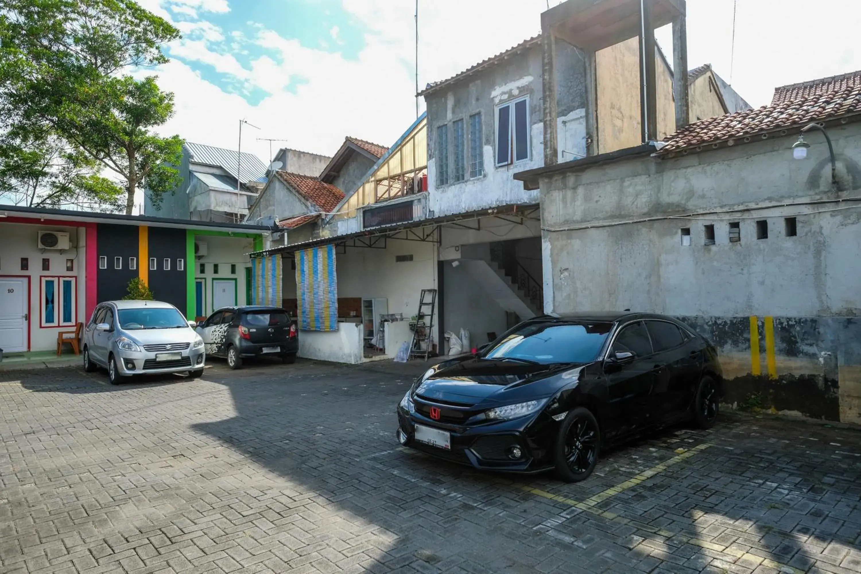 Parking in RedDoorz Syariah near Alun Alun Kebumen Parking in RedDoorz Syariah near Alun Alun Kebumen