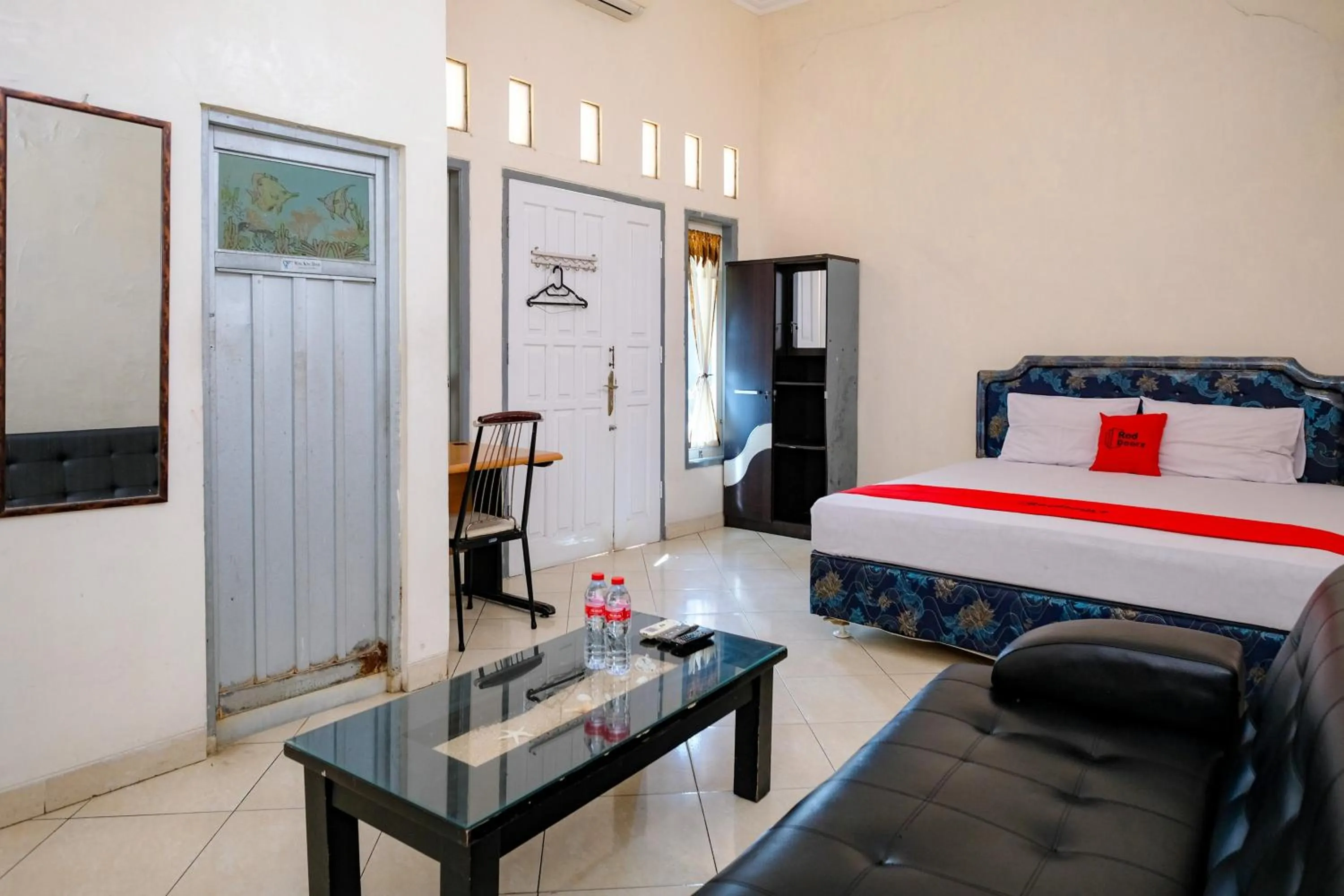 Bedroom, Bed in RedDoorz Syariah near Alun Alun Kebumen