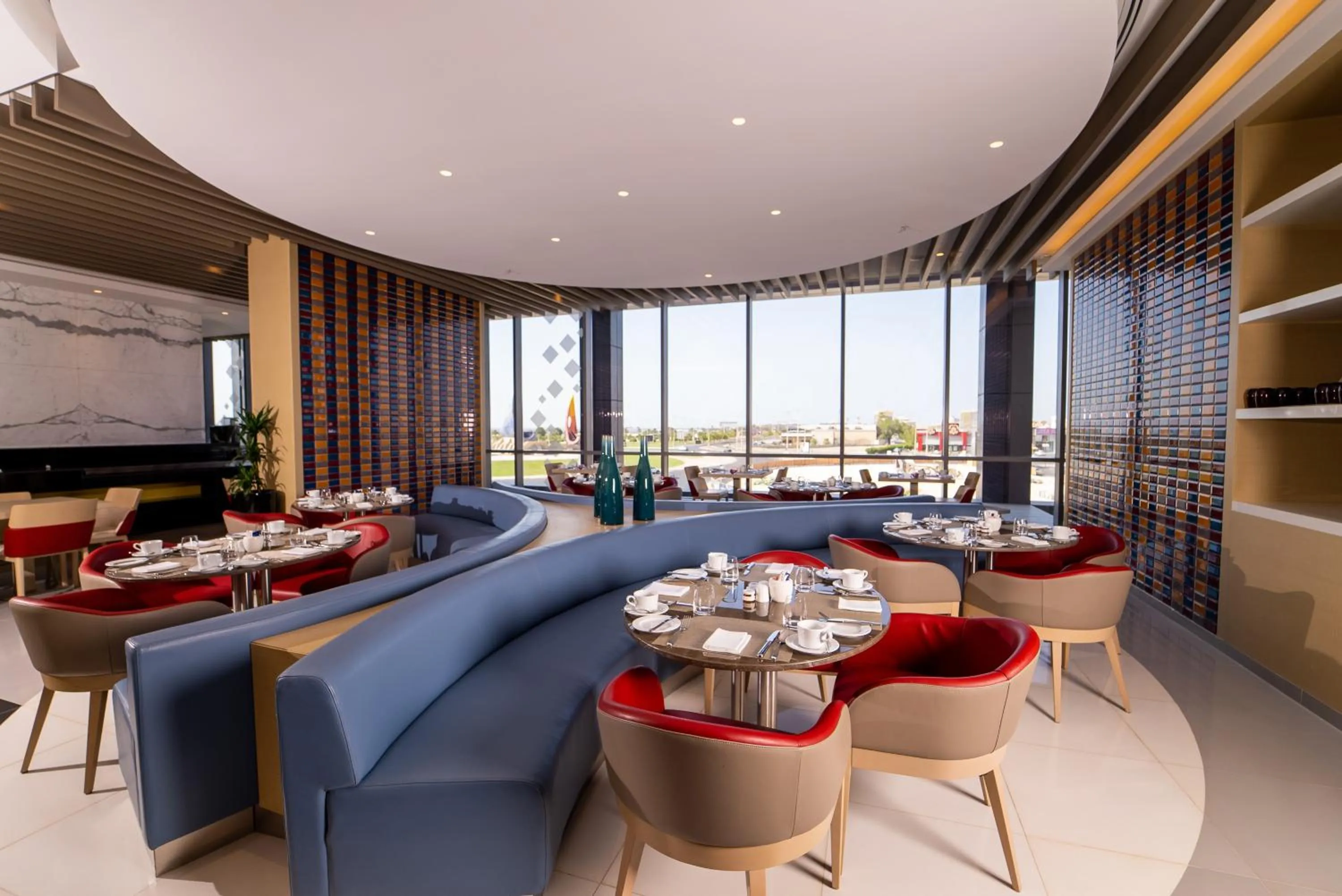 Restaurant/places to eat in Dana Rayhaan by Rotana