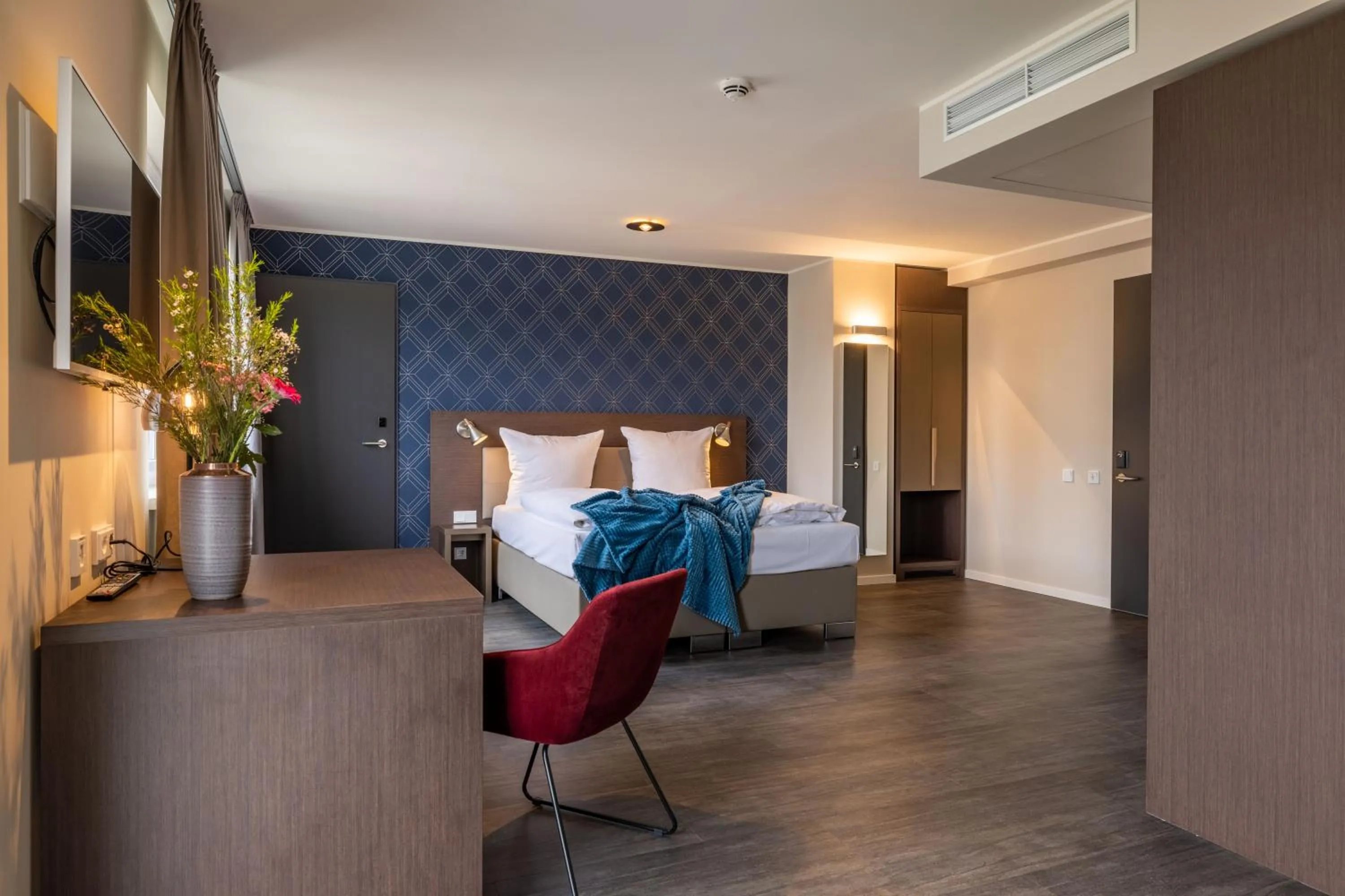 Photo of the whole room, Bed in MASEVEN München Messe Trudering