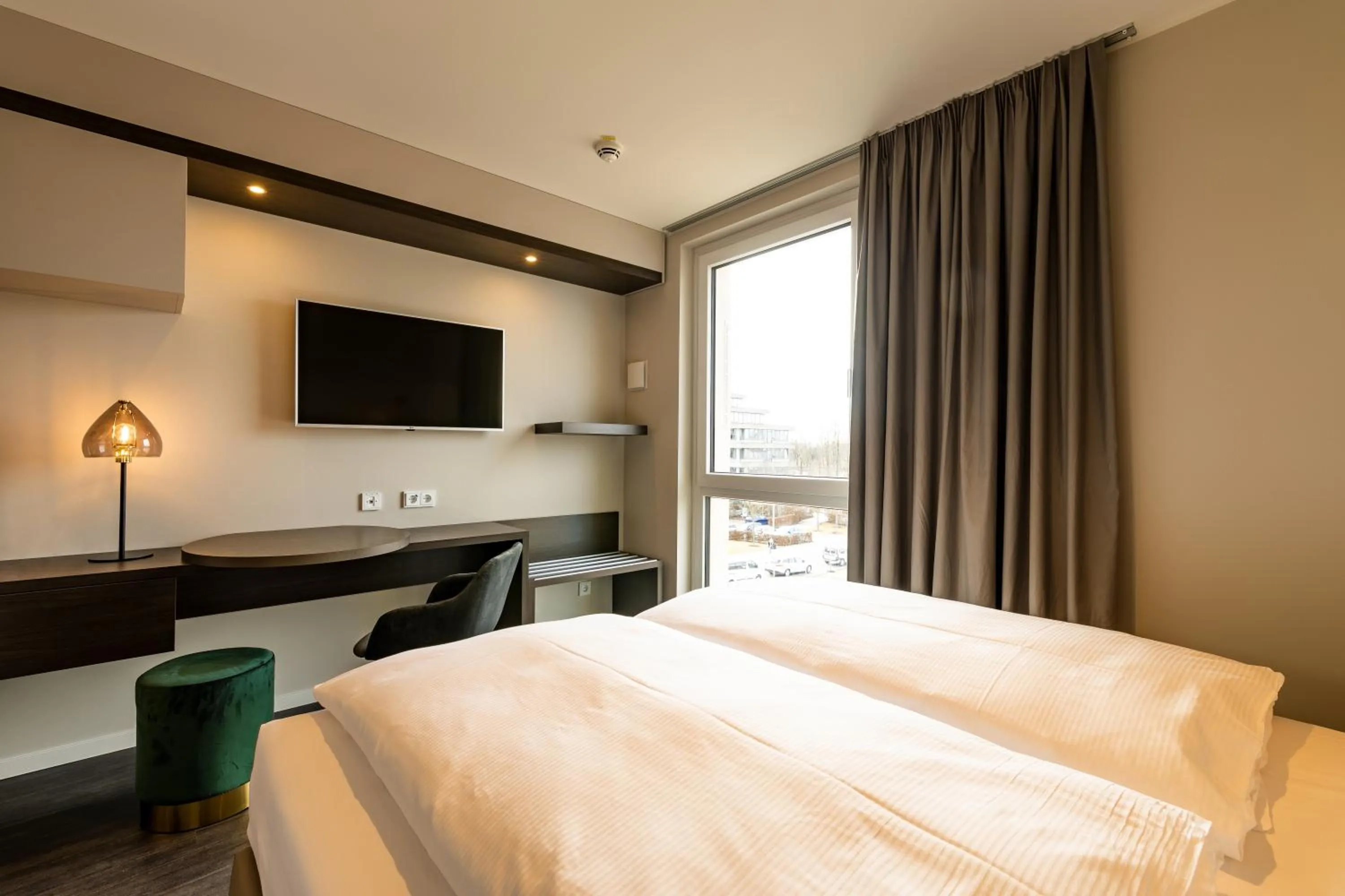 Photo of the whole room, Bed in MASEVEN München Messe Trudering