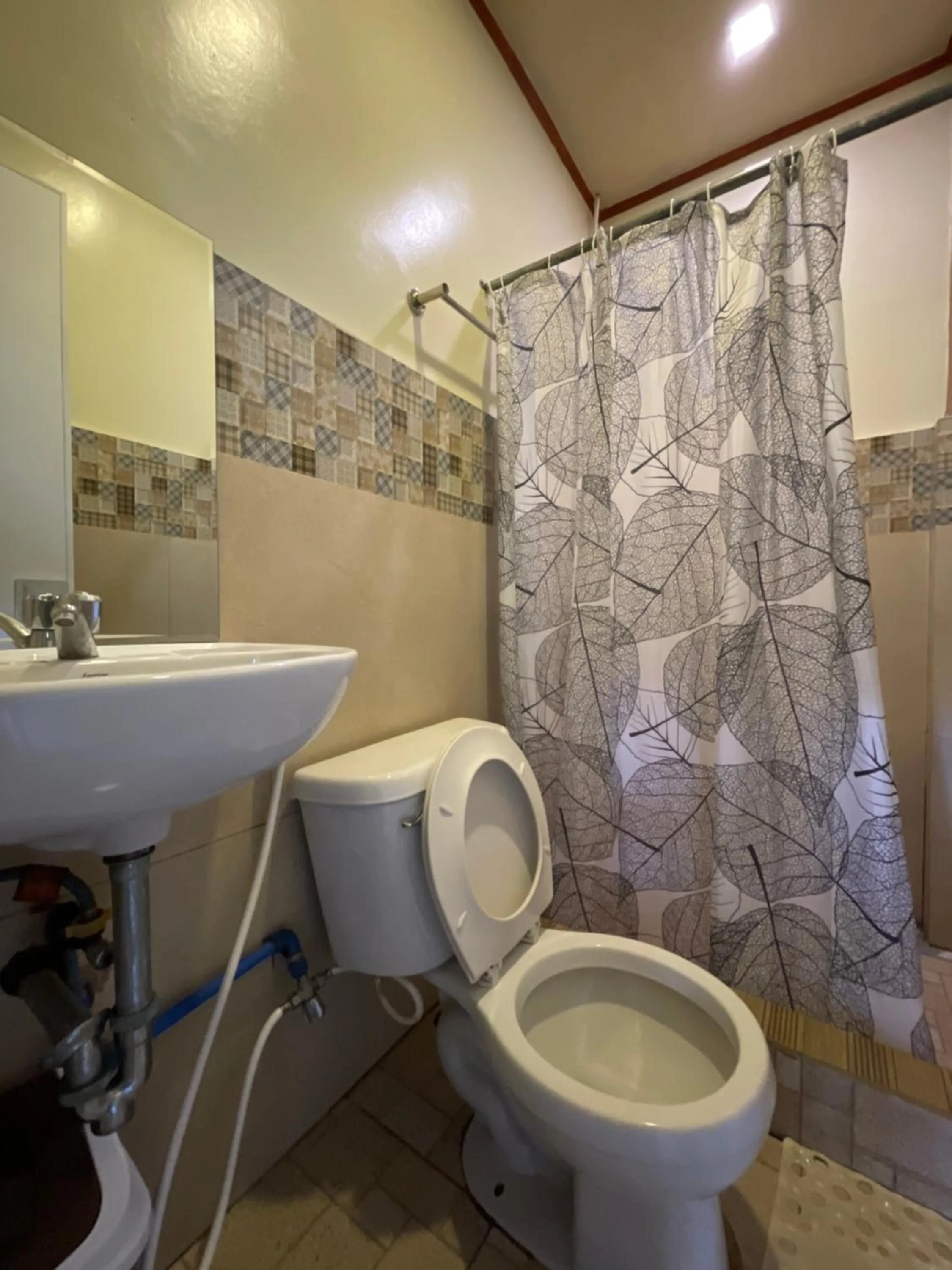 Shower in Camp Paraiso Resort