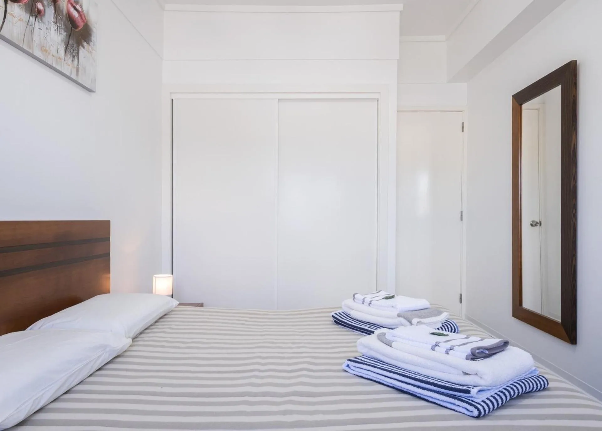 Bed in Volcanic Ocean View (Ponta Delgada historic center)