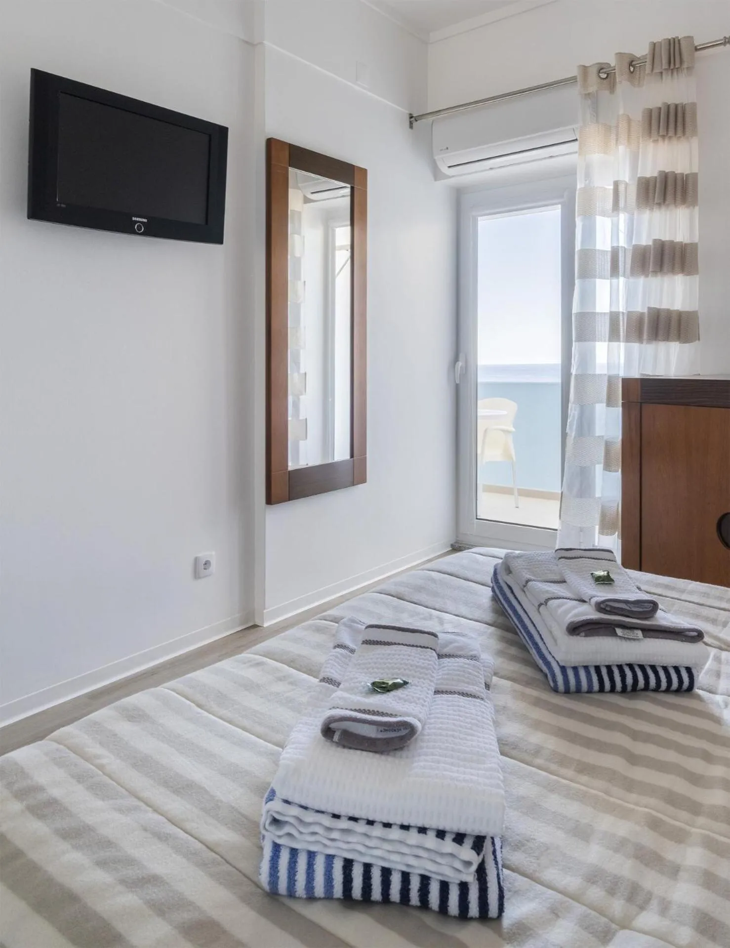 Bed in Volcanic Ocean View (Ponta Delgada historic center)