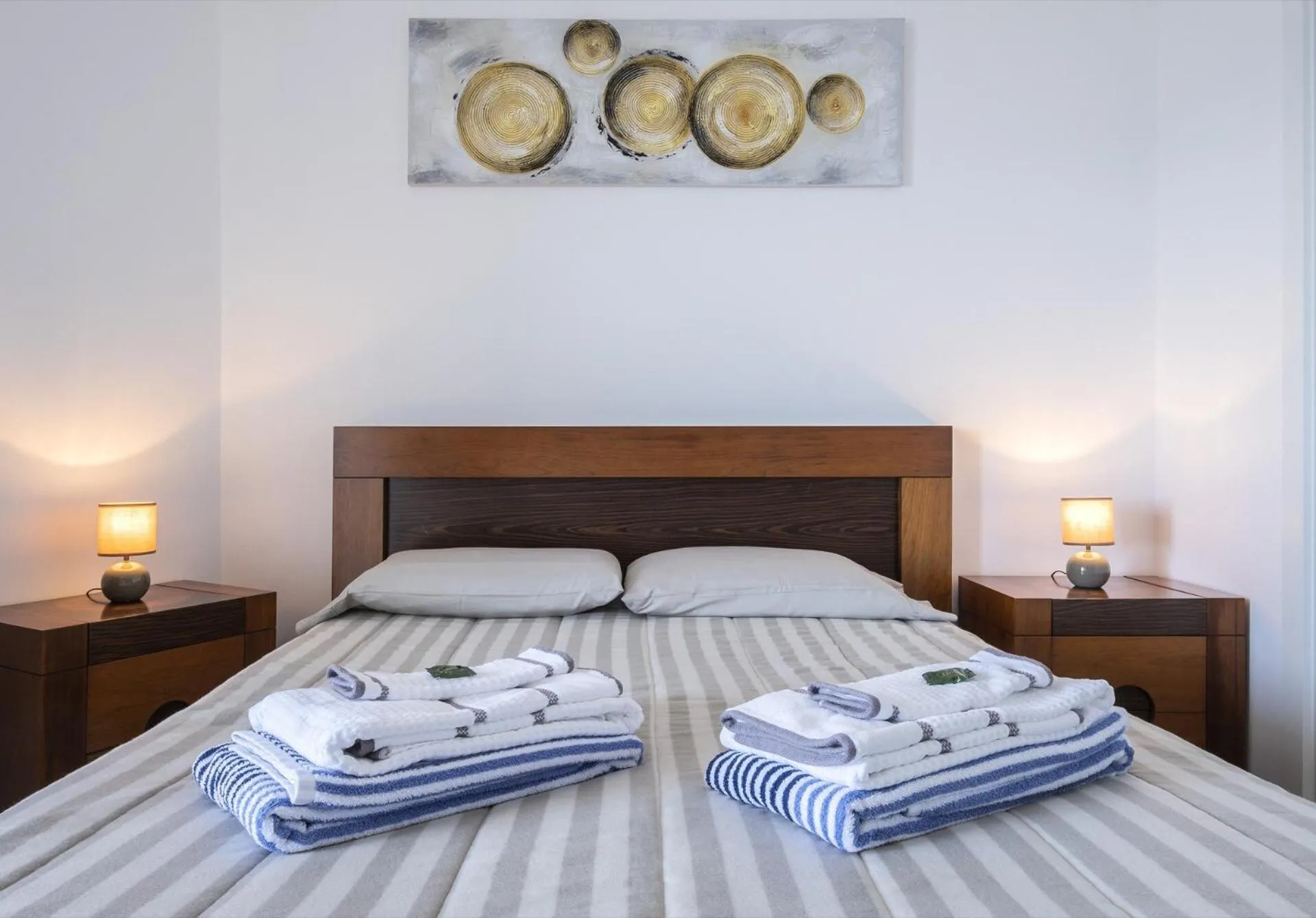 Bed in Volcanic Ocean View (Ponta Delgada historic center)