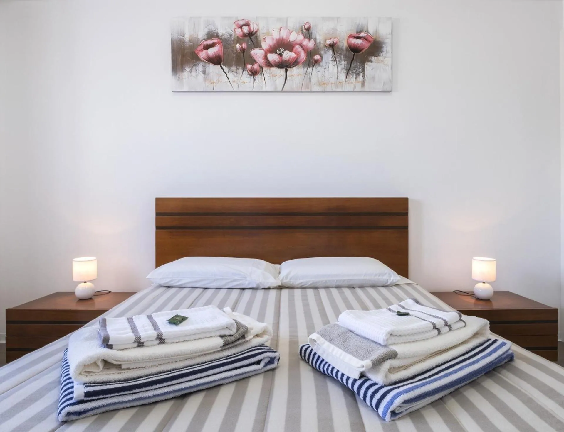 Bed in Volcanic Ocean View (Ponta Delgada historic center)