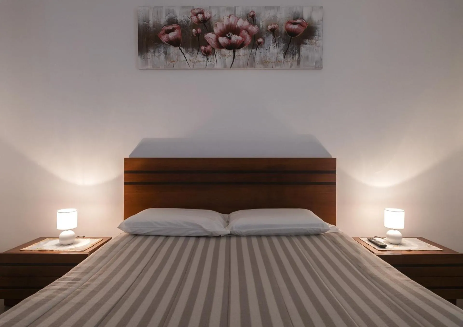 Bed in Volcanic Ocean View (Ponta Delgada historic center)