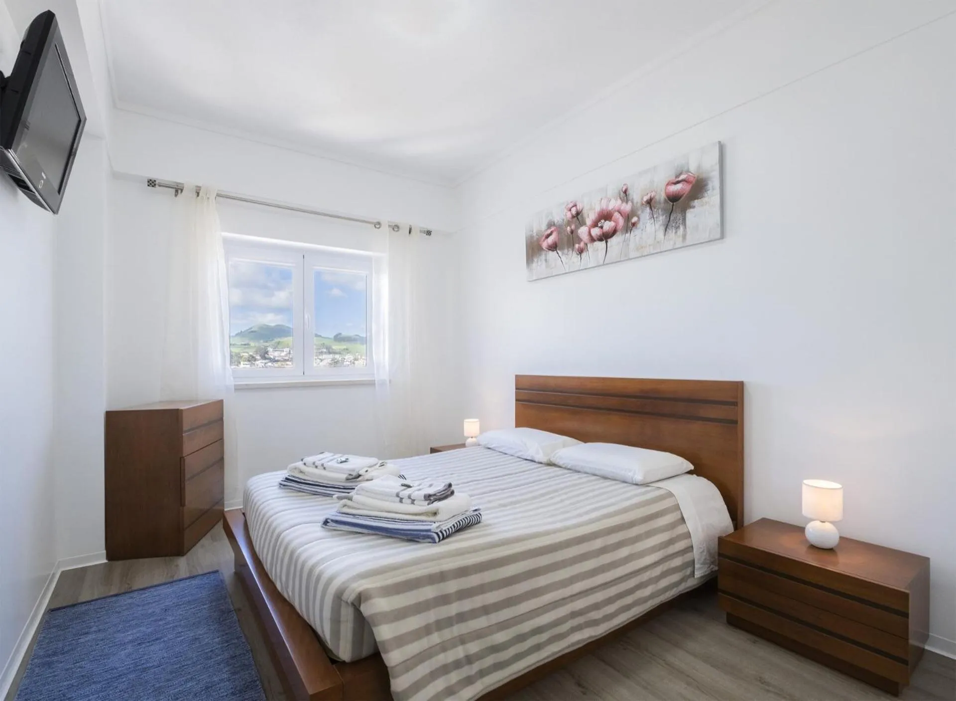 Bed in Volcanic Ocean View (Ponta Delgada historic center)