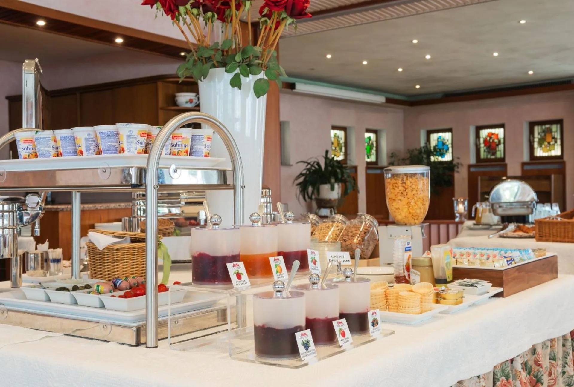 Buffet breakfast in Hotel Koch Schilt