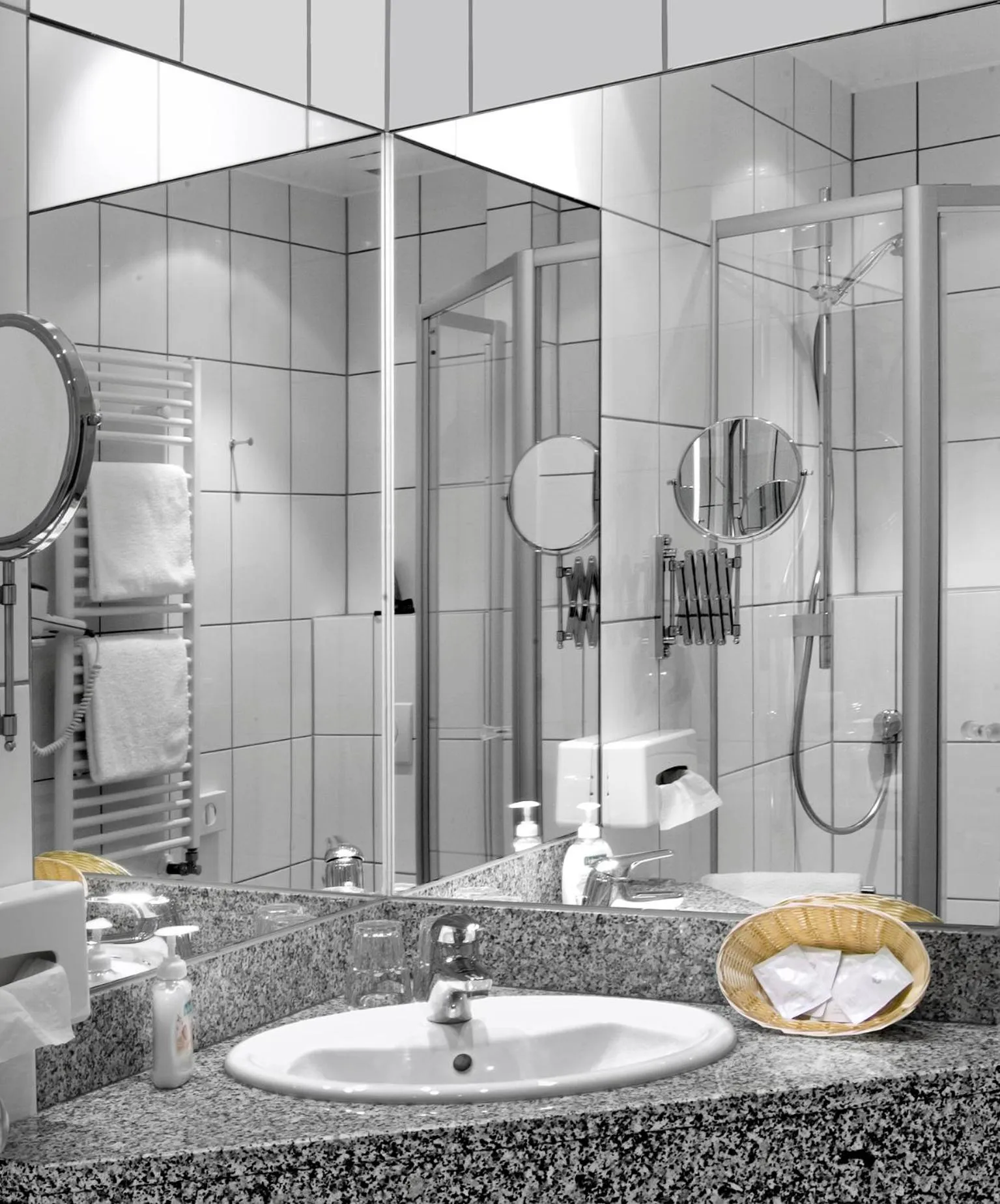 Shower in Hotel Koch Schilt