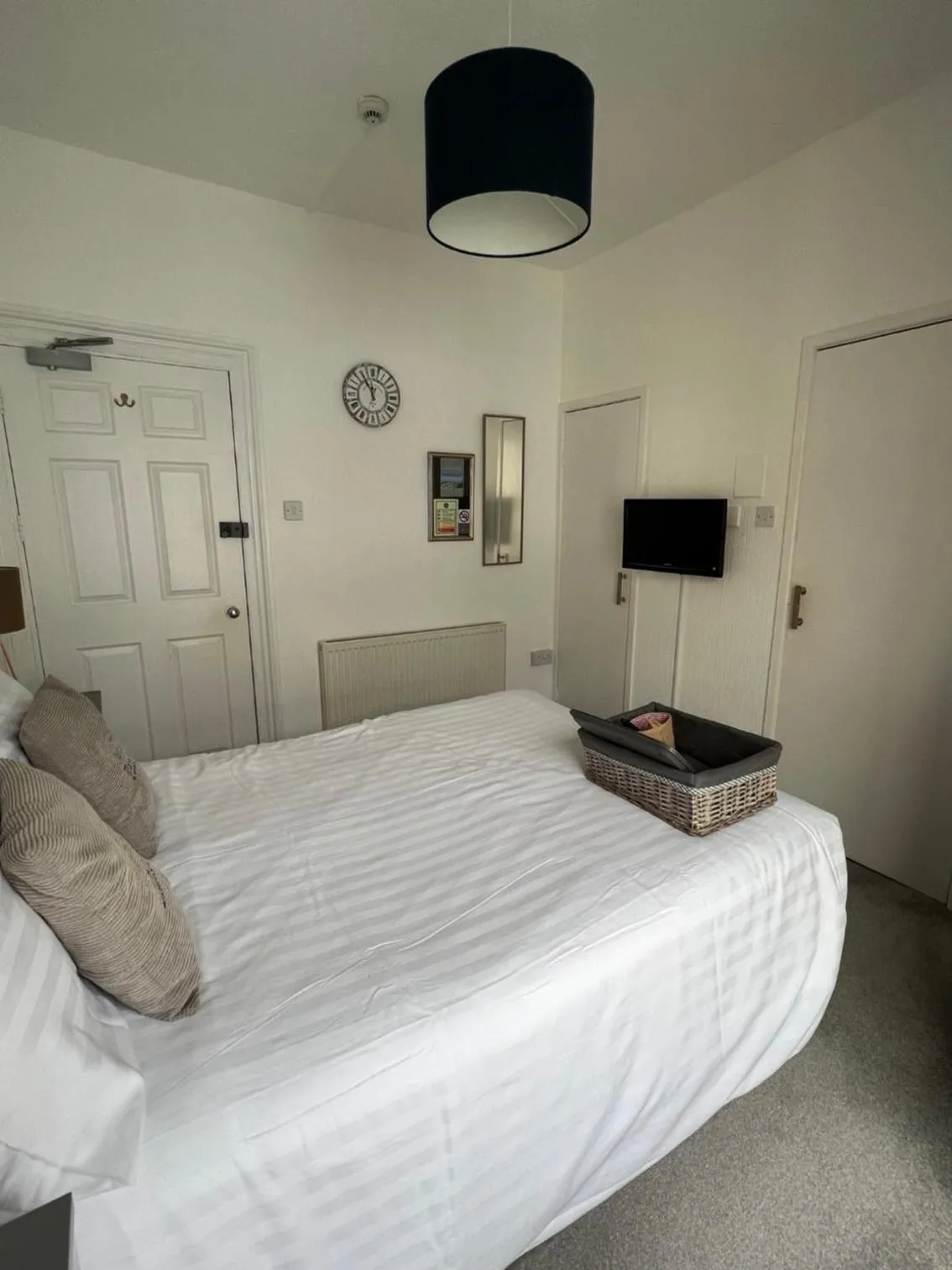 Photo of the whole room in Lindholme Guest House