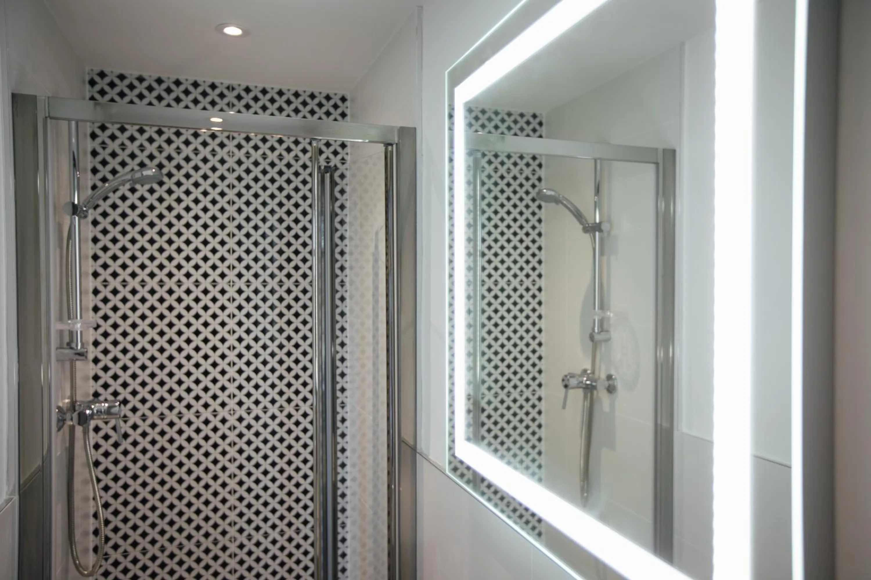 Bathroom in Lindholme Guest House